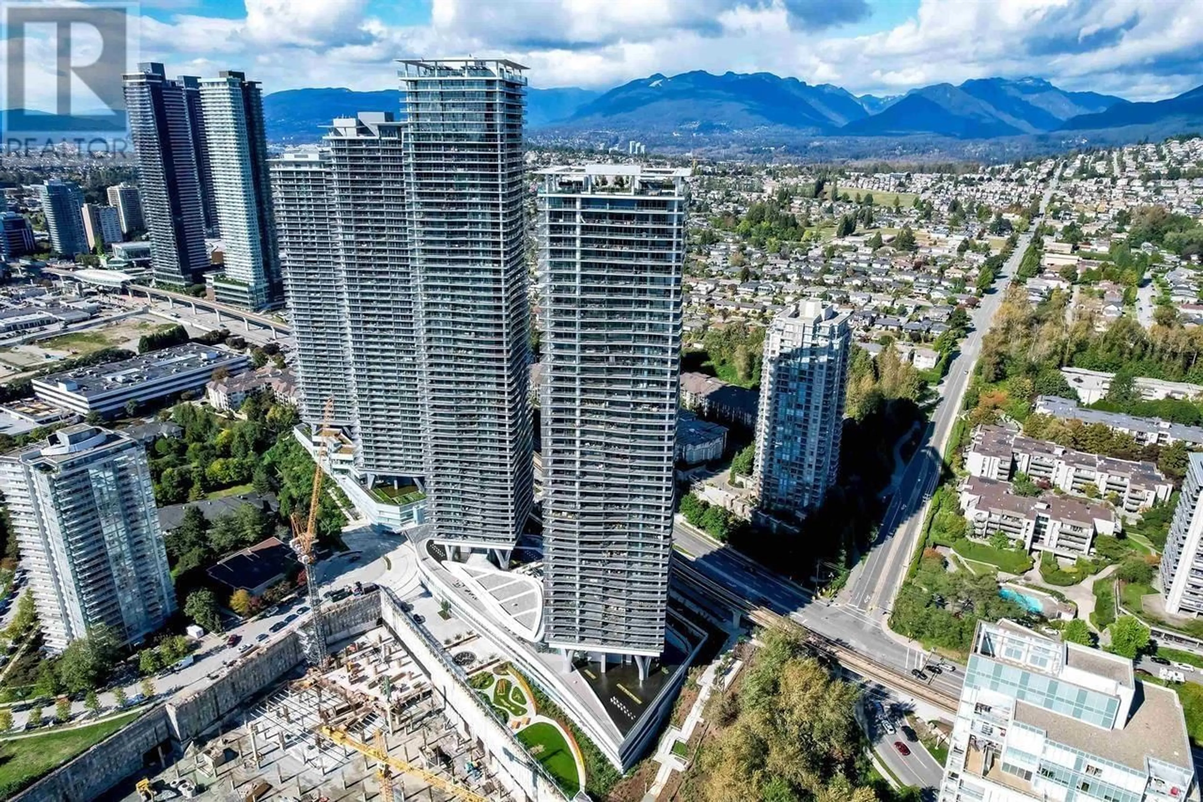 A pic from outside/outdoor area/front of a property/back of a property/a pic from drone, city buildings view from balcony for 3310 4890 LOUGHEED HIGHWAY, Burnaby British Columbia V5V0N2