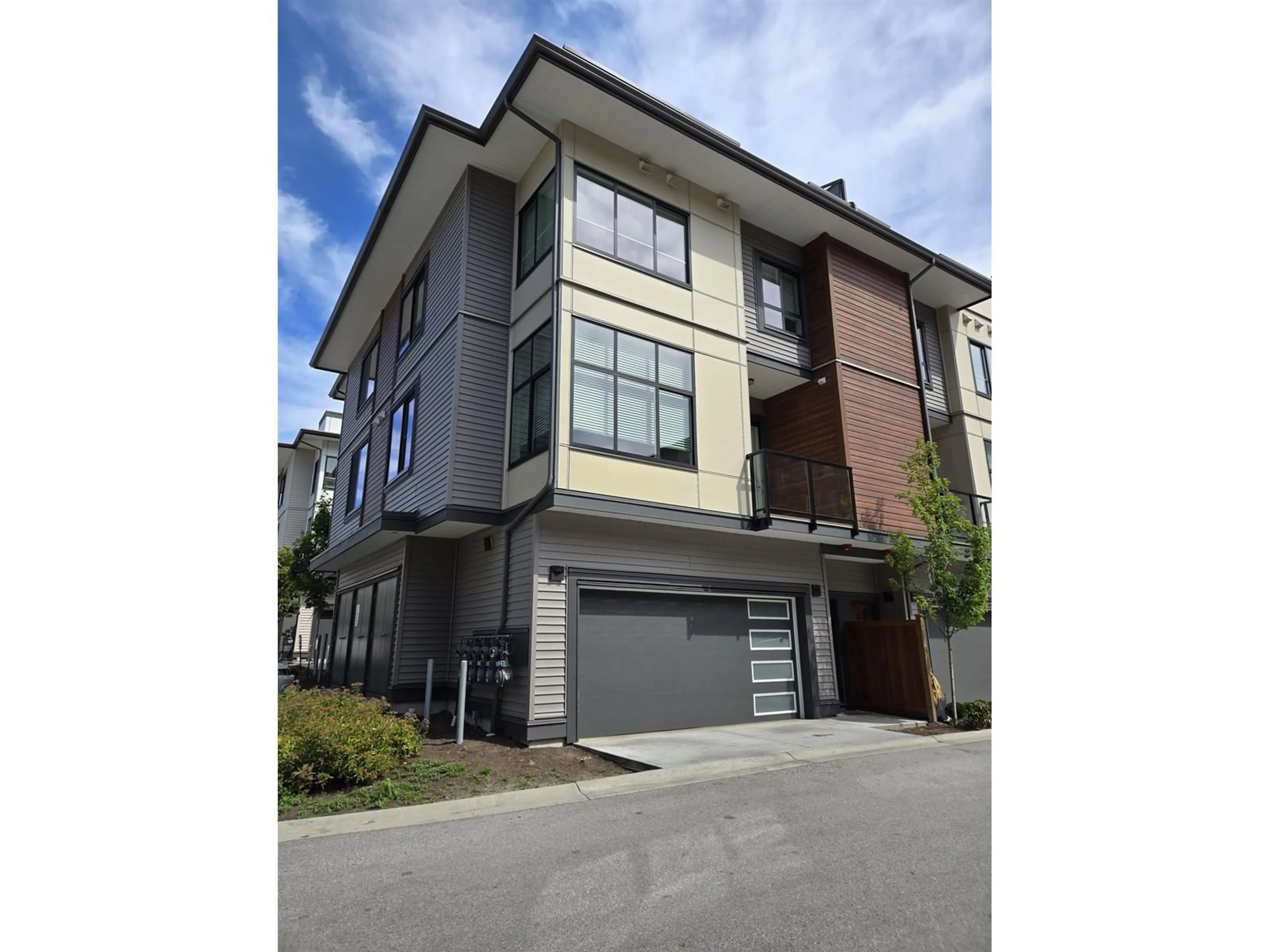 Home with vinyl exterior material, street for 13 20849 78B AVENUE, Langley British Columbia V2Y0X6