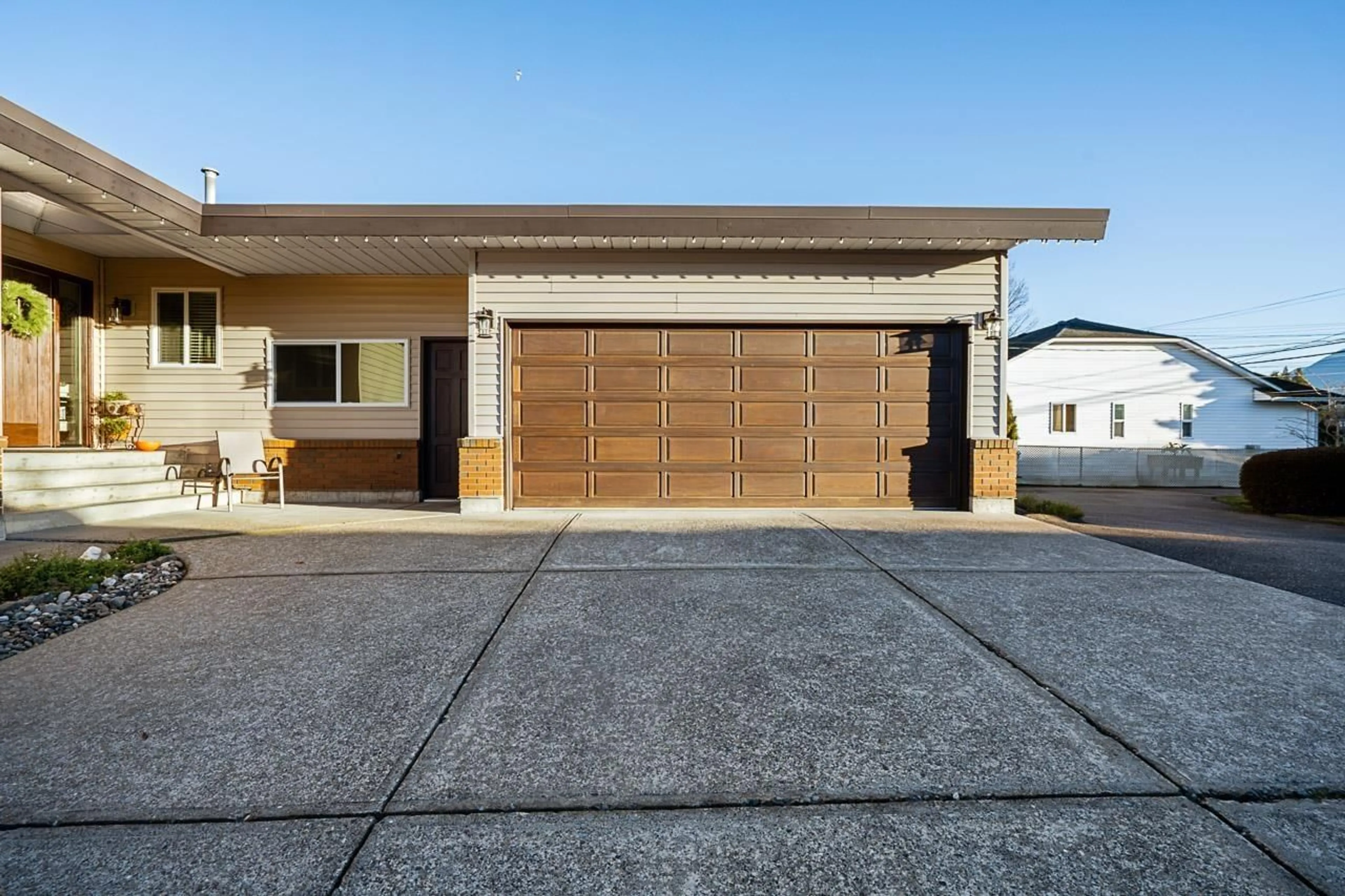 Indoor garage for 45549 WELLS ROAD, Chilliwack British Columbia V2R1G6
