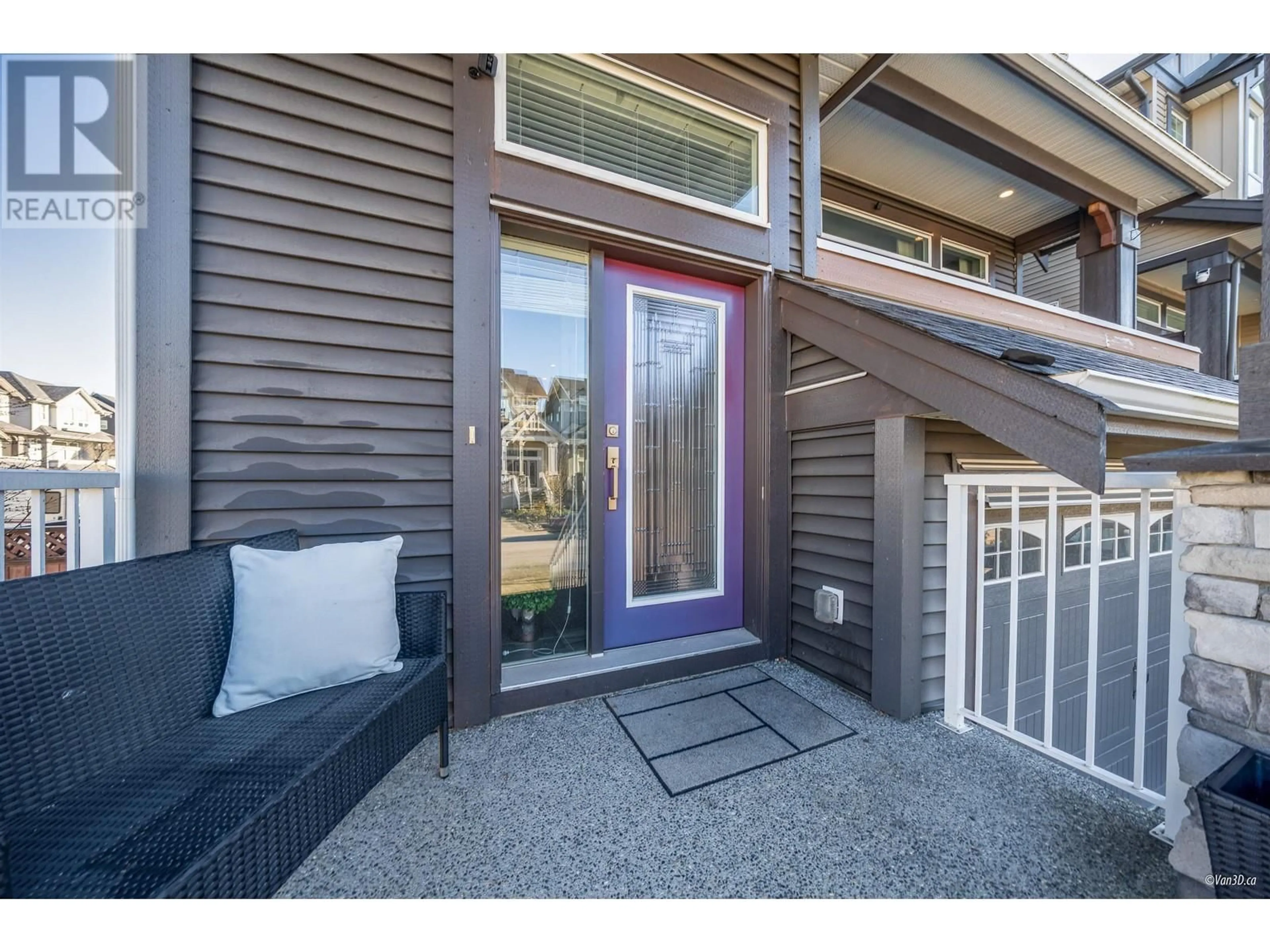 Indoor entryway for 10338 238A STREET, Maple Ridge British Columbia V2W1G3