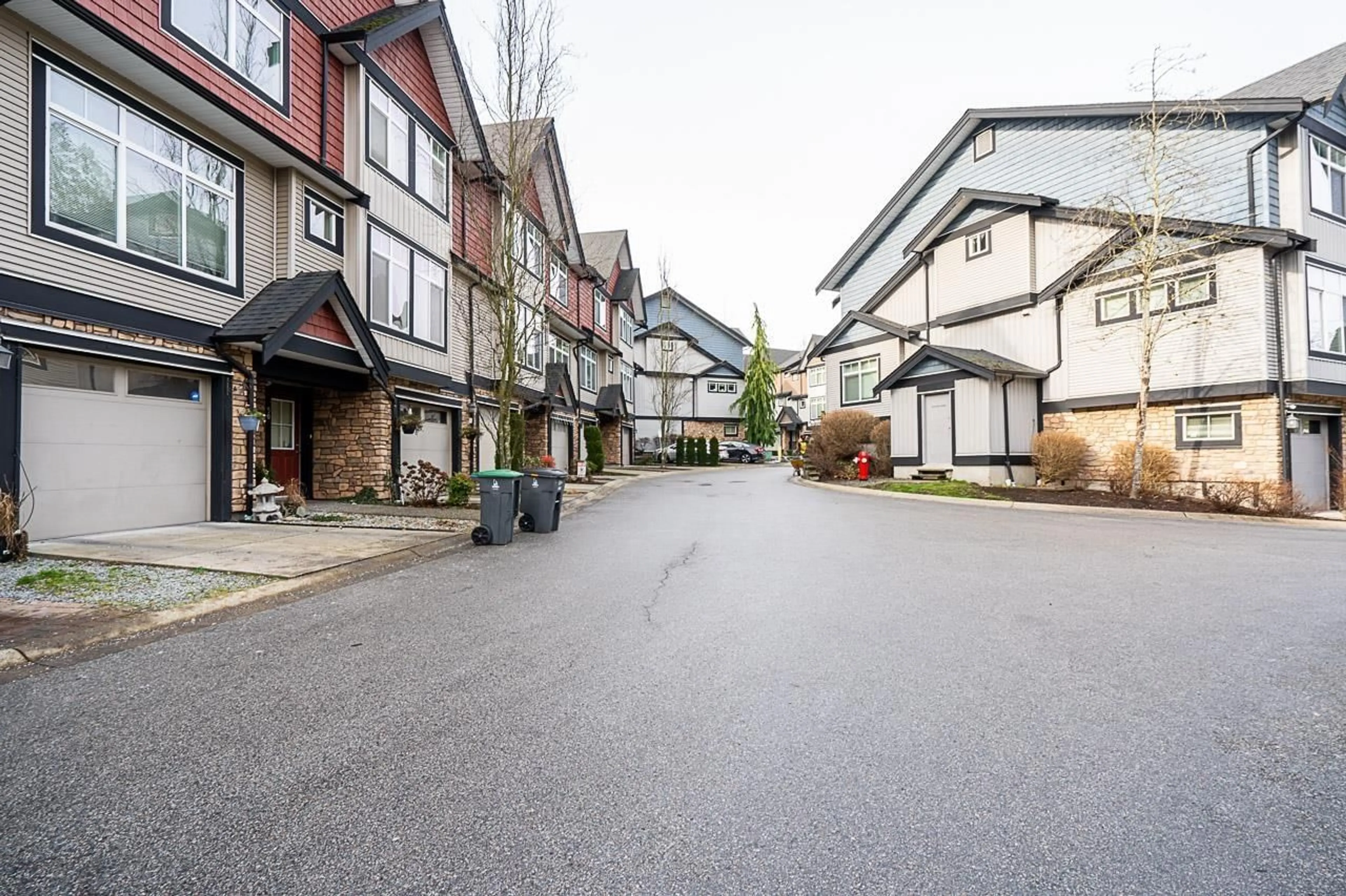 Patio, street for 57 6299 144 STREET, Surrey British Columbia V3X1A2