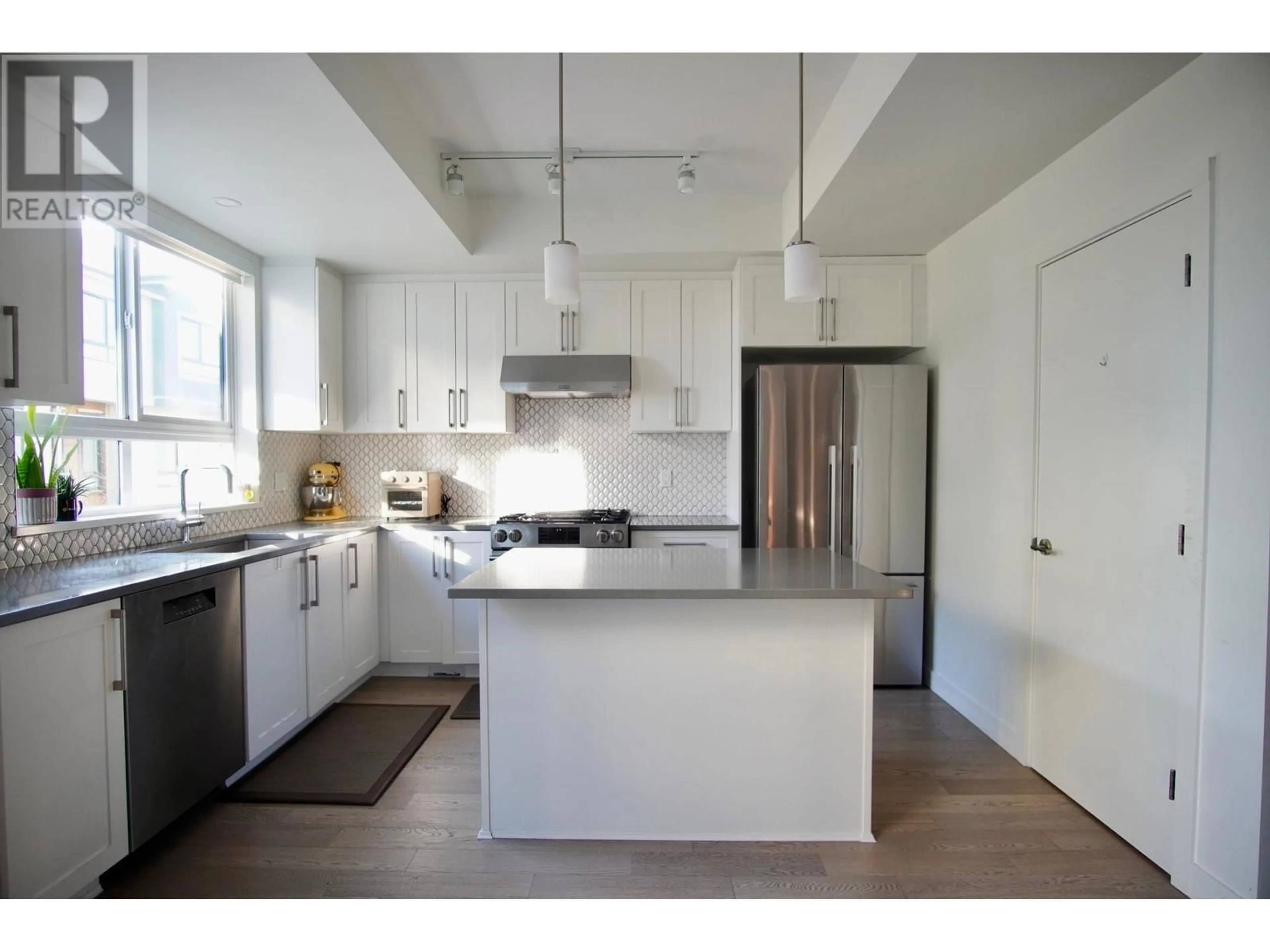 Open concept kitchen, unknown for 22 10233 RIVER DRIVE, Richmond British Columbia V6X0T7