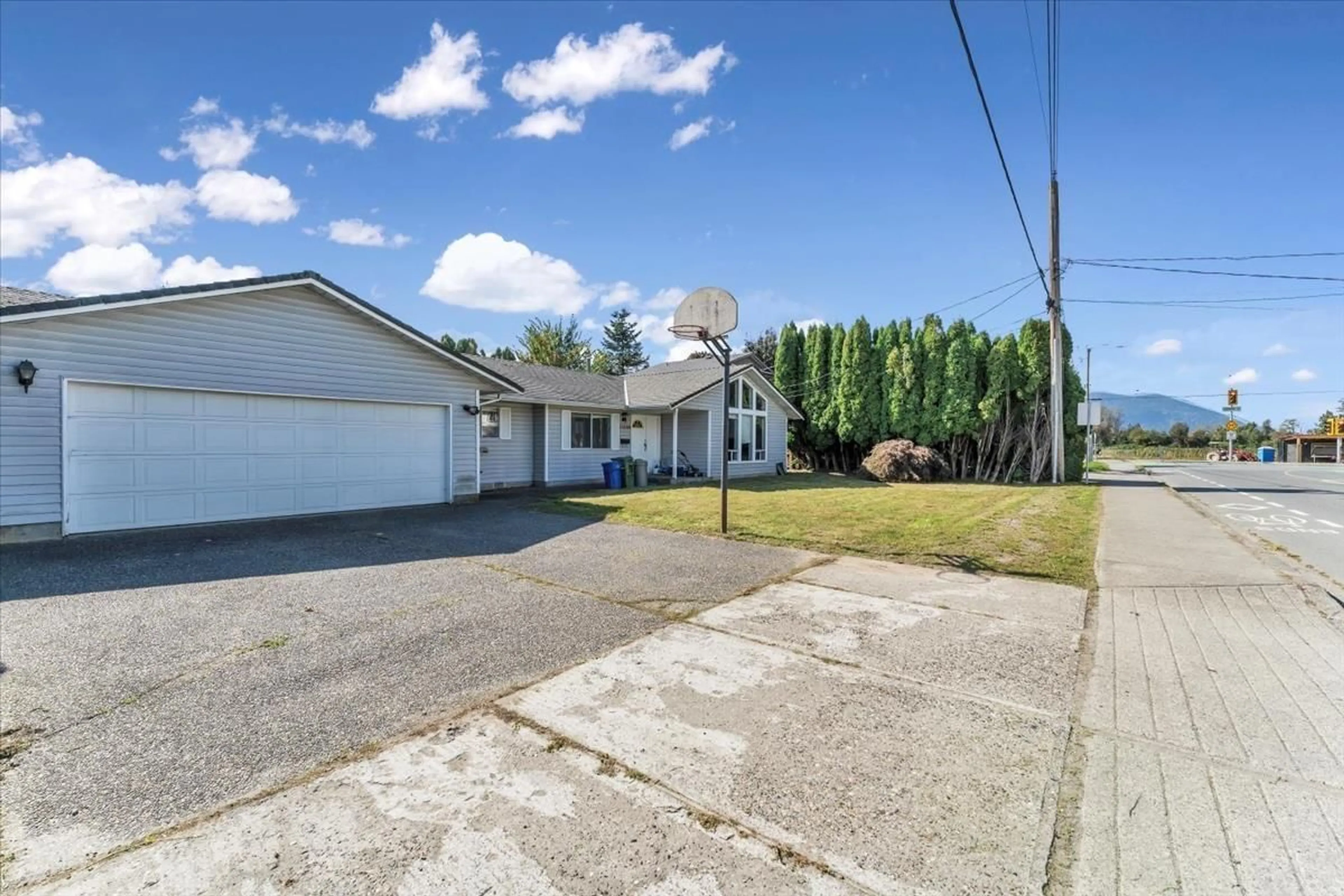 A pic from outside/outdoor area/front of a property/back of a property/a pic from drone, street for 45098 STEVENSON ROAD|Sardis South, Chilliwack British Columbia V2R2P7