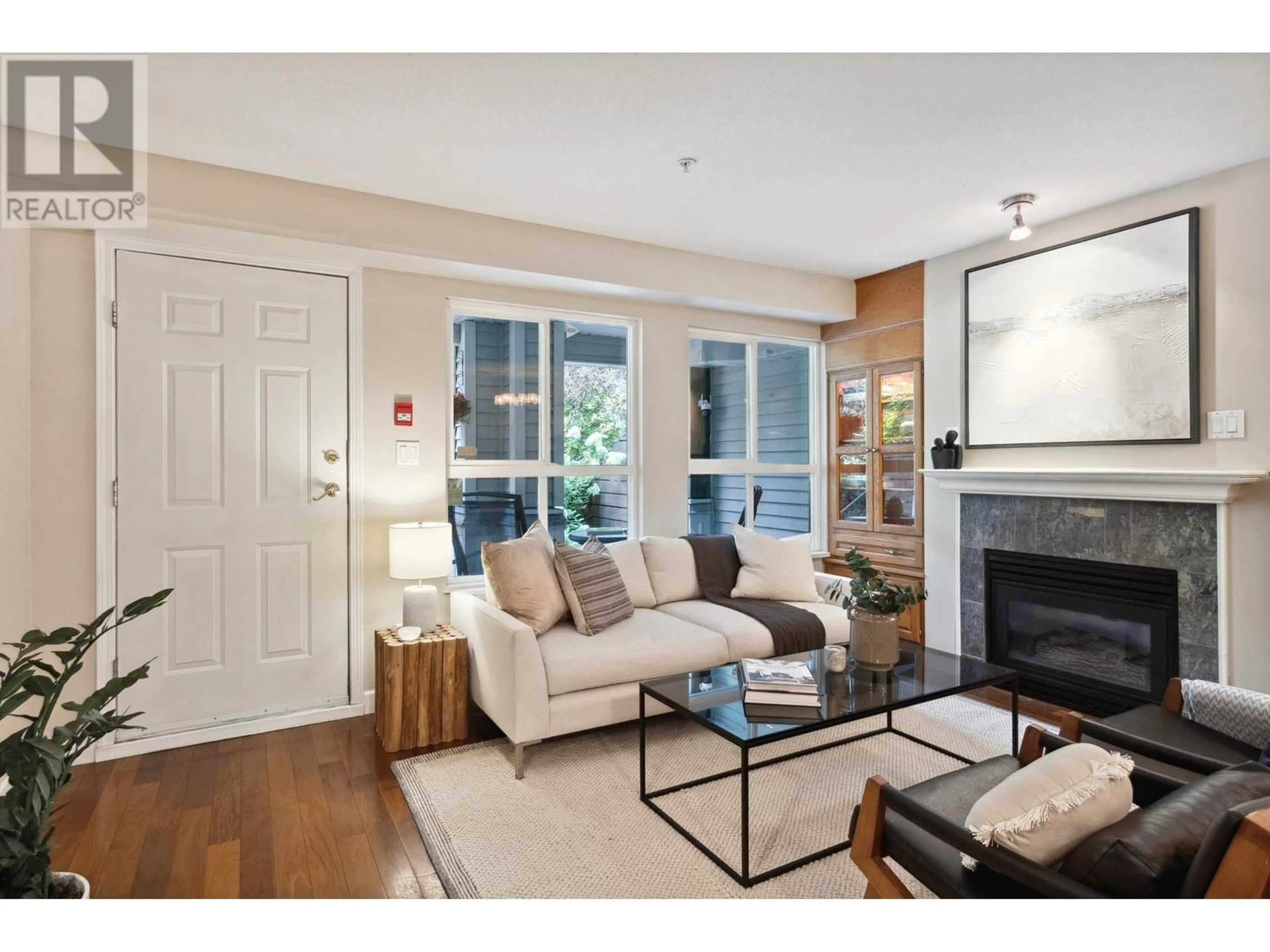 Living room with furniture, wood/laminate floor for 3238 HEATHER STREET, Vancouver British Columbia V5Z4R9