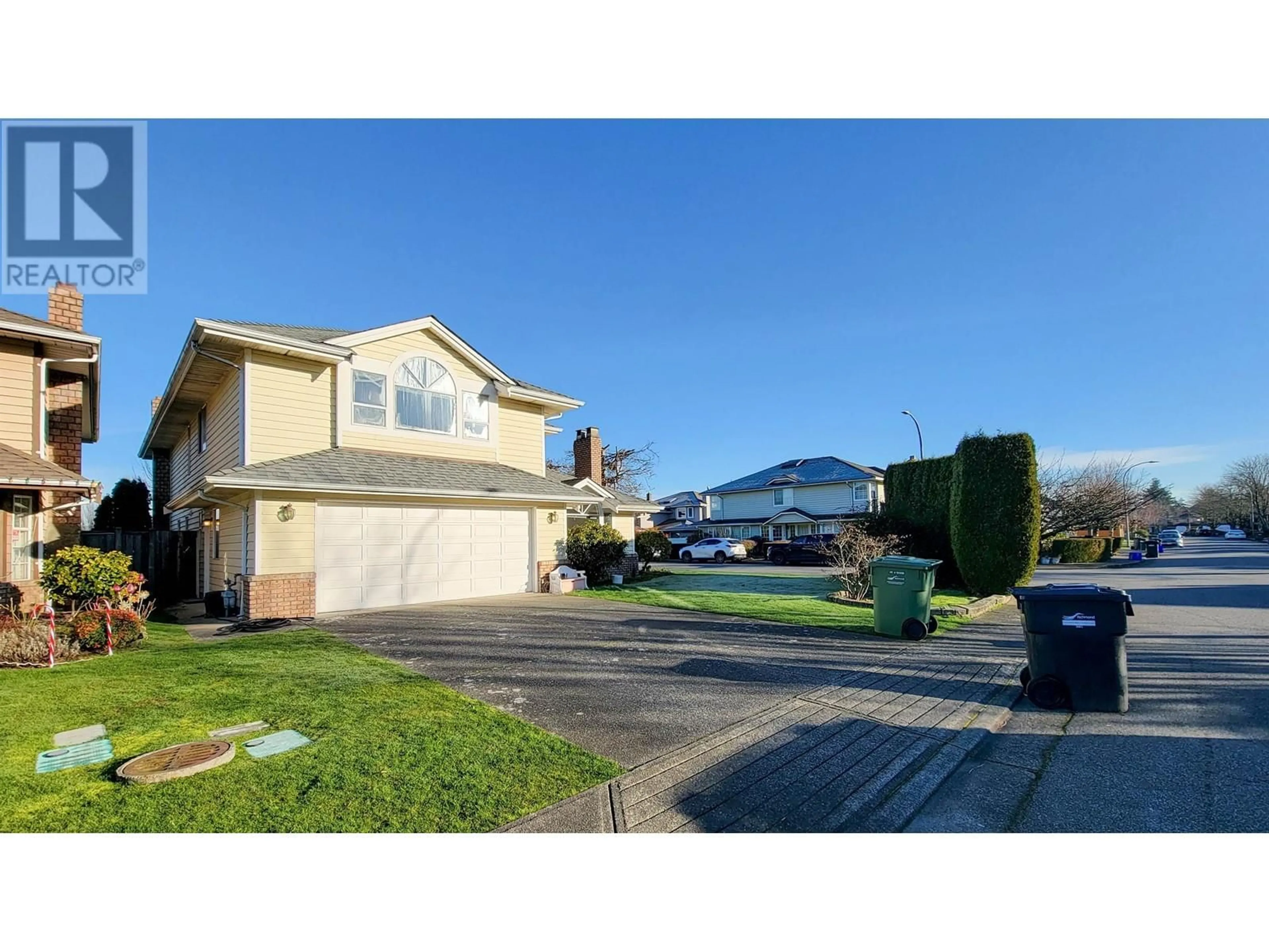 A pic from outside/outdoor area/front of a property/back of a property/a pic from drone, street for 5419 EASTMAN DRIVE, Richmond British Columbia V7E6H2