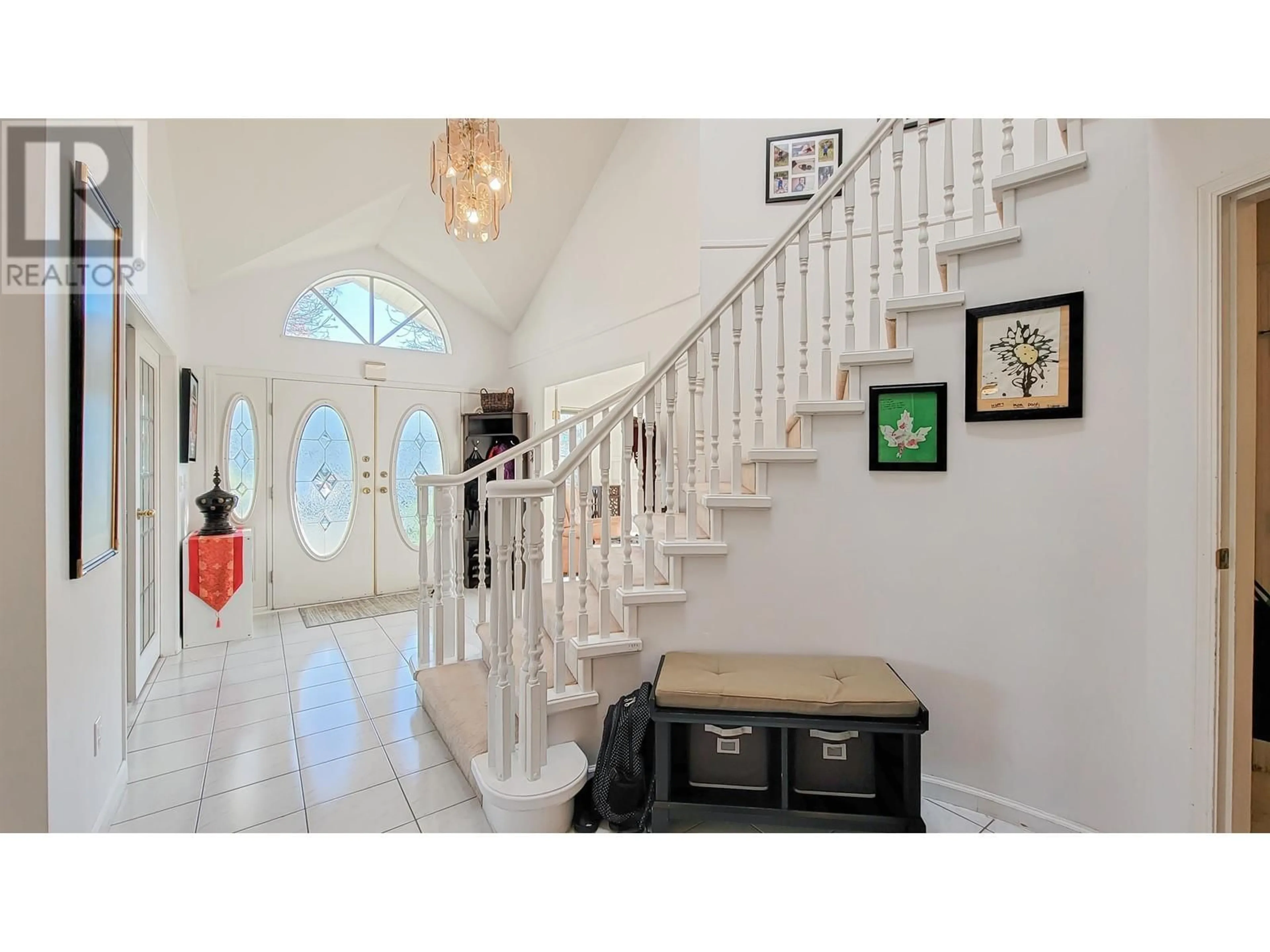 Indoor entryway for 5419 EASTMAN DRIVE, Richmond British Columbia V7E6H2