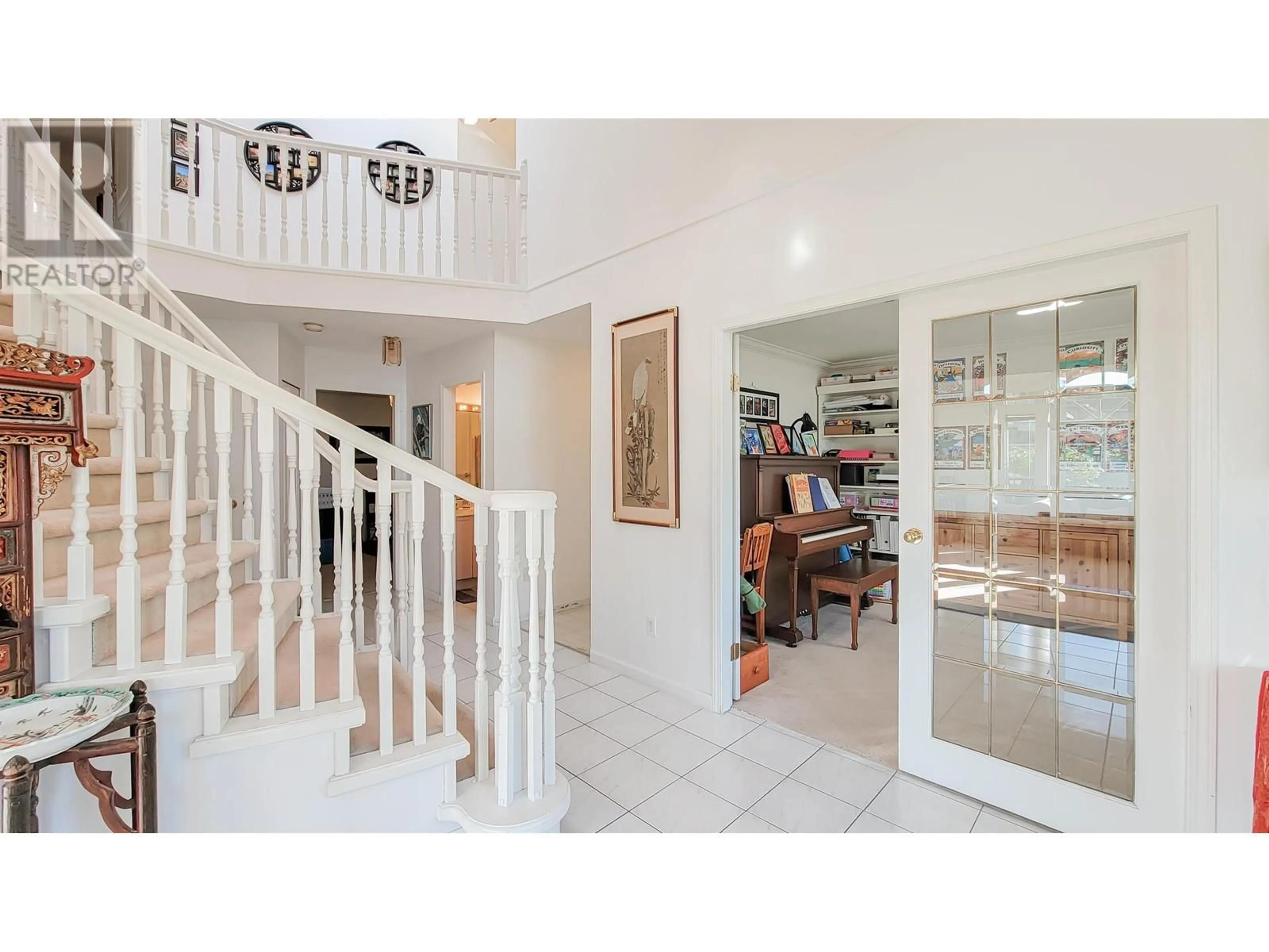 Indoor foyer for 5419 EASTMAN DRIVE, Richmond British Columbia V7E6H2