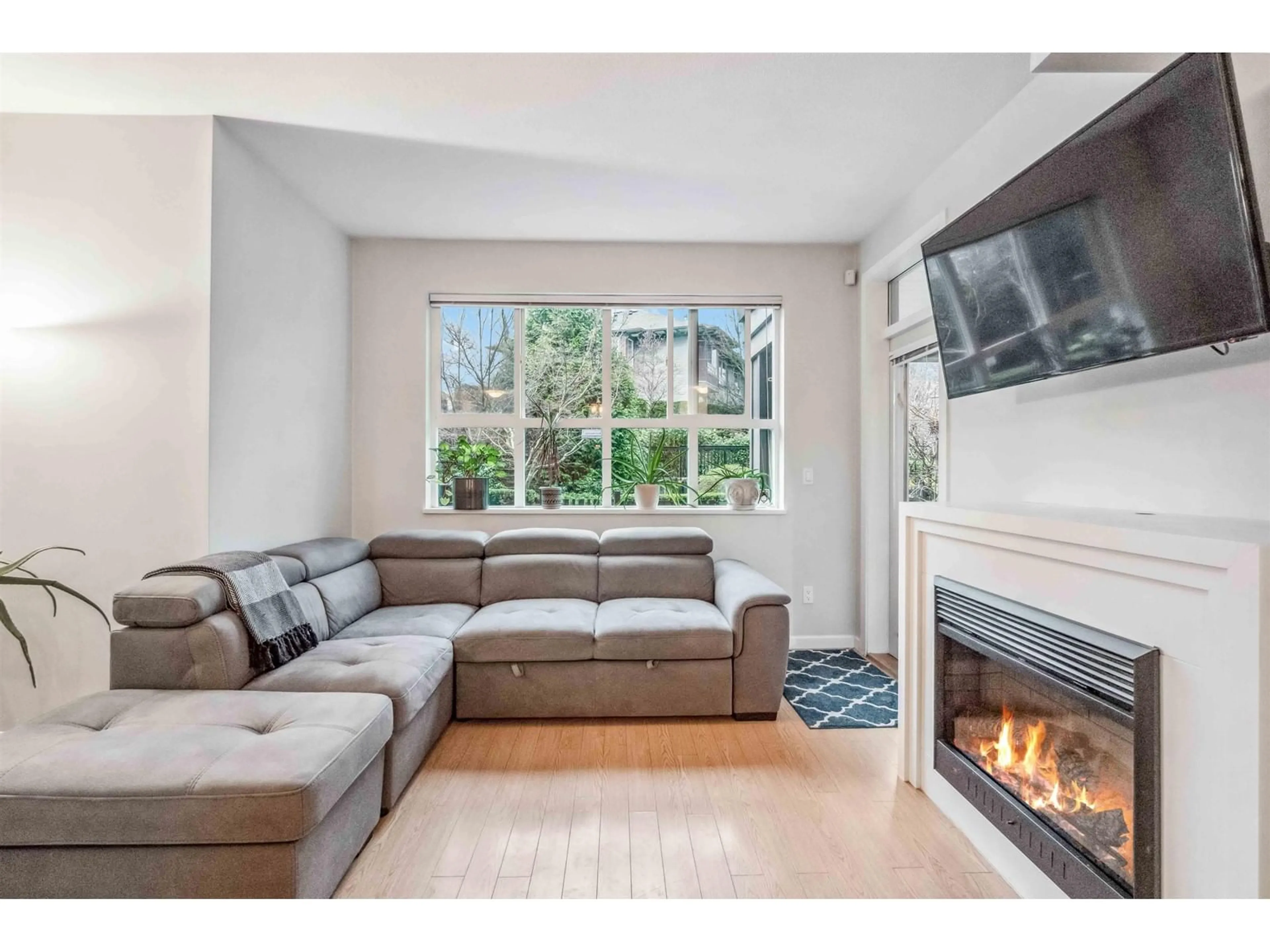 Living room with furniture, unknown for 110 - 18755 68, Surrey British Columbia V4N0Z9