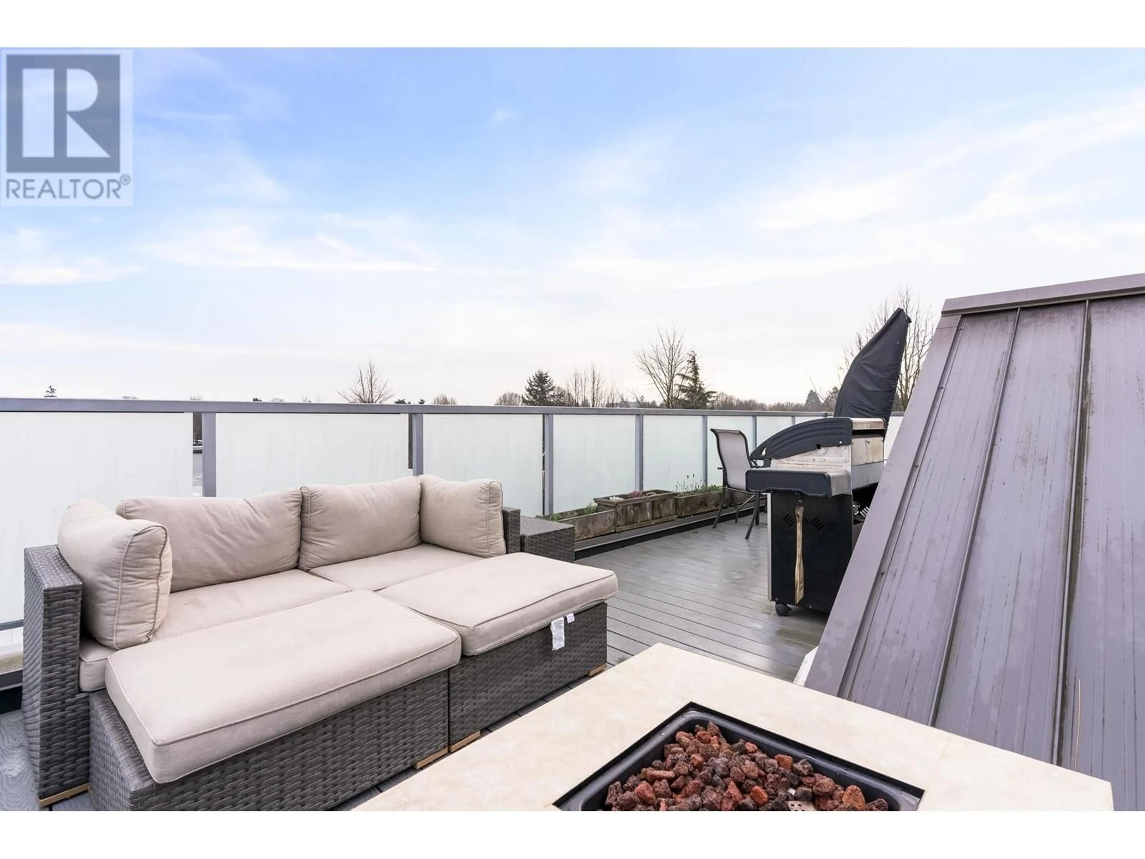 Patio, water/lake/river/ocean view for 101 321 E 16TH AVENUE, Vancouver British Columbia V5T2T7