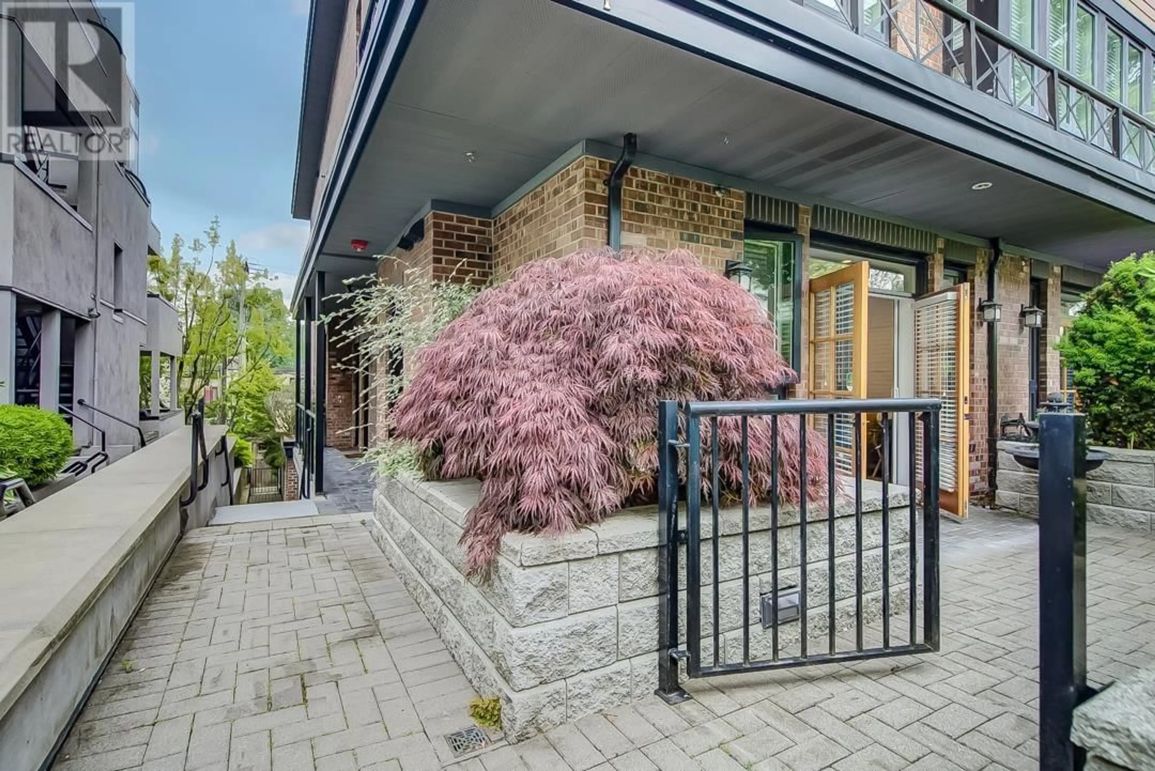 Patio, street for 1 2437 W 1ST AVENUE, Vancouver British Columbia V6K1G5