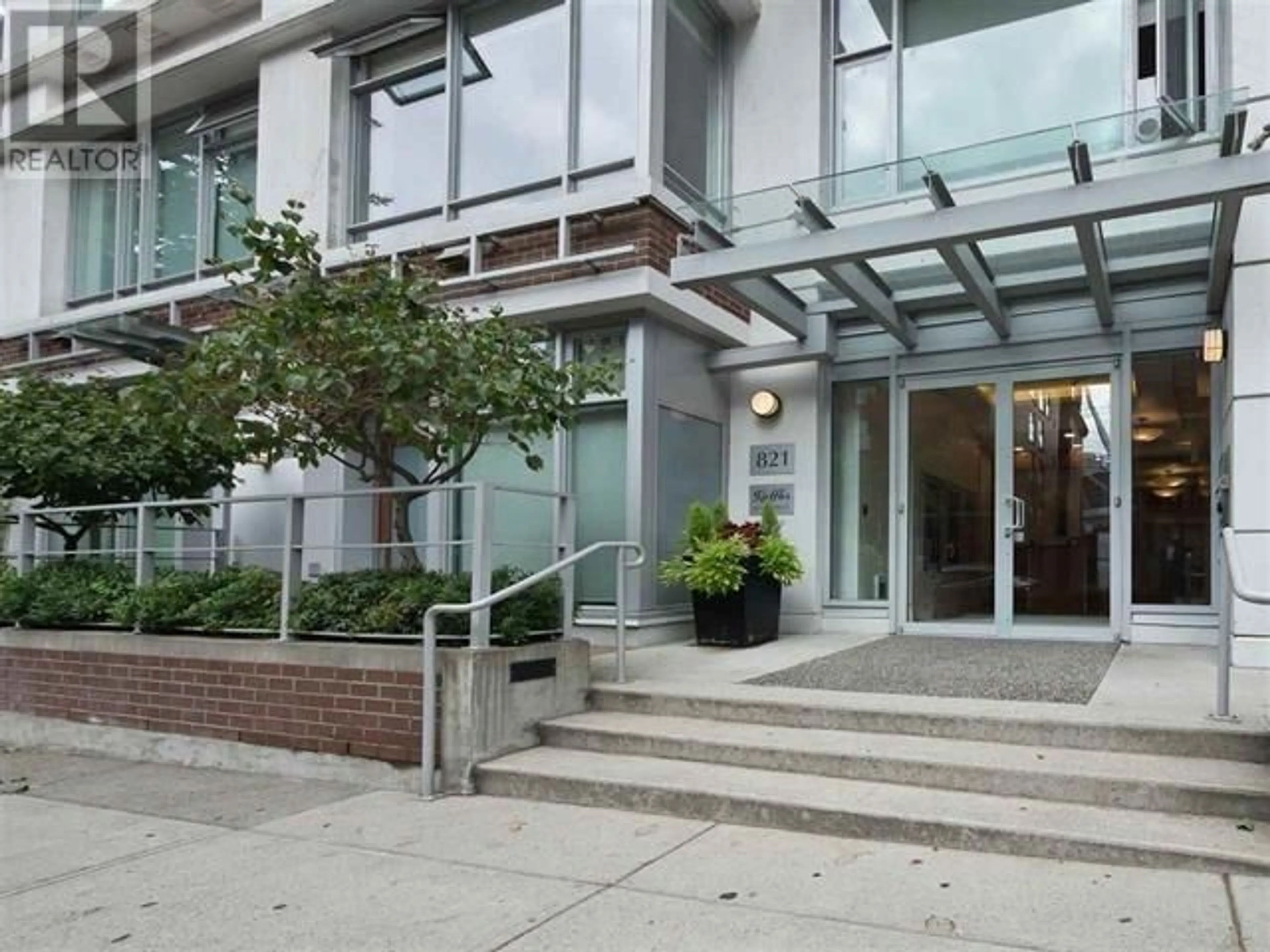 Indoor foyer for 1401 821 CAMBIE STREET, Vancouver British Columbia V6B0E3