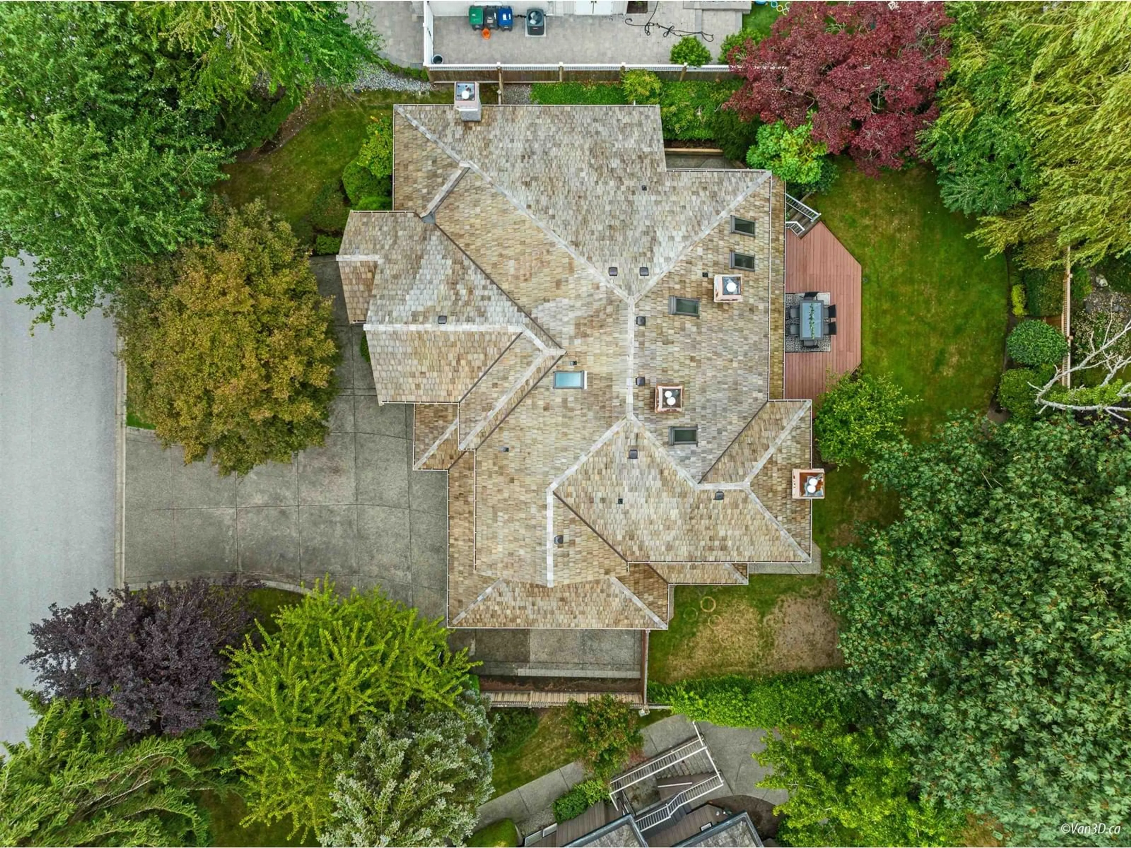 A pic from outside/outdoor area/front of a property/back of a property/a pic from drone, street for 16038 MORGAN CREEK CRESCENT, Surrey British Columbia V3Z0J2