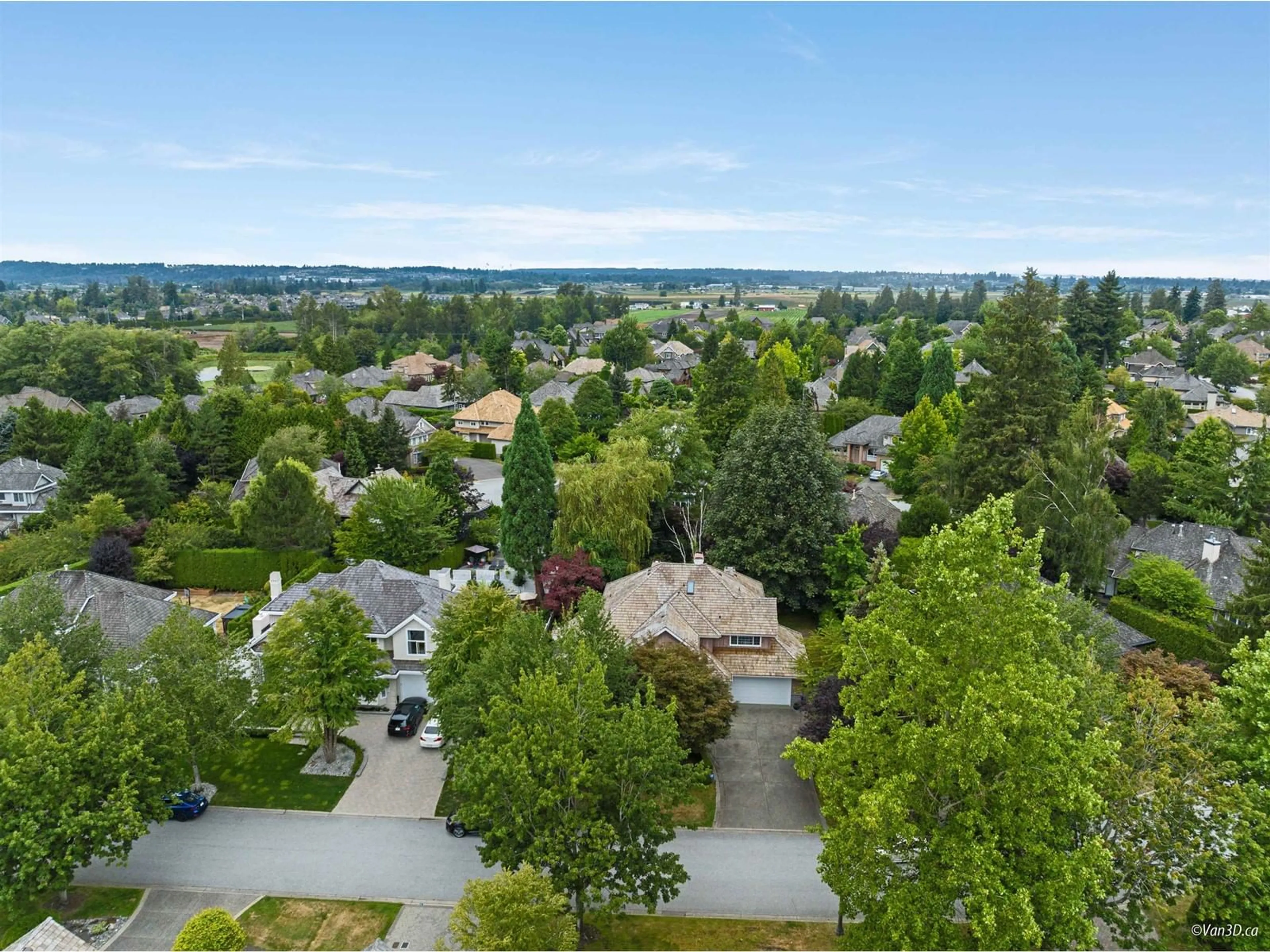 A pic from outside/outdoor area/front of a property/back of a property/a pic from drone, unknown for 16038 MORGAN CREEK CRESCENT, Surrey British Columbia V3Z0J2