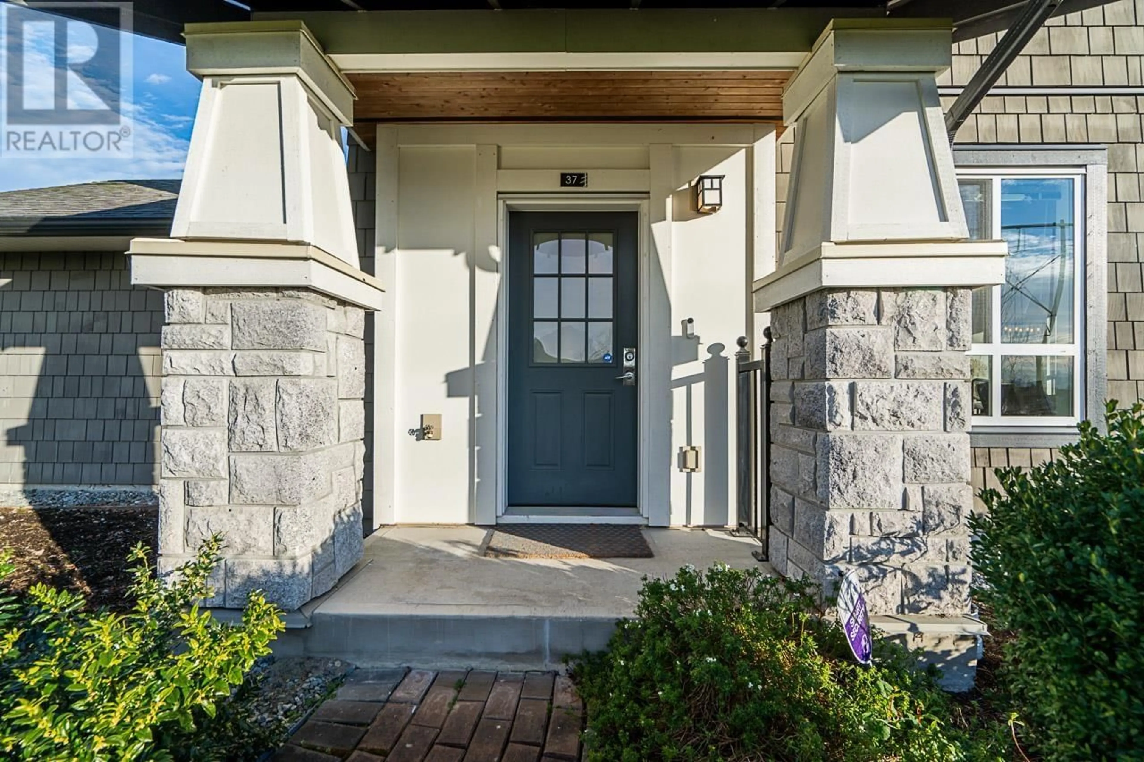 Indoor entryway for 37 1295 SOBALL STREET, Coquitlam British Columbia V3E0G9