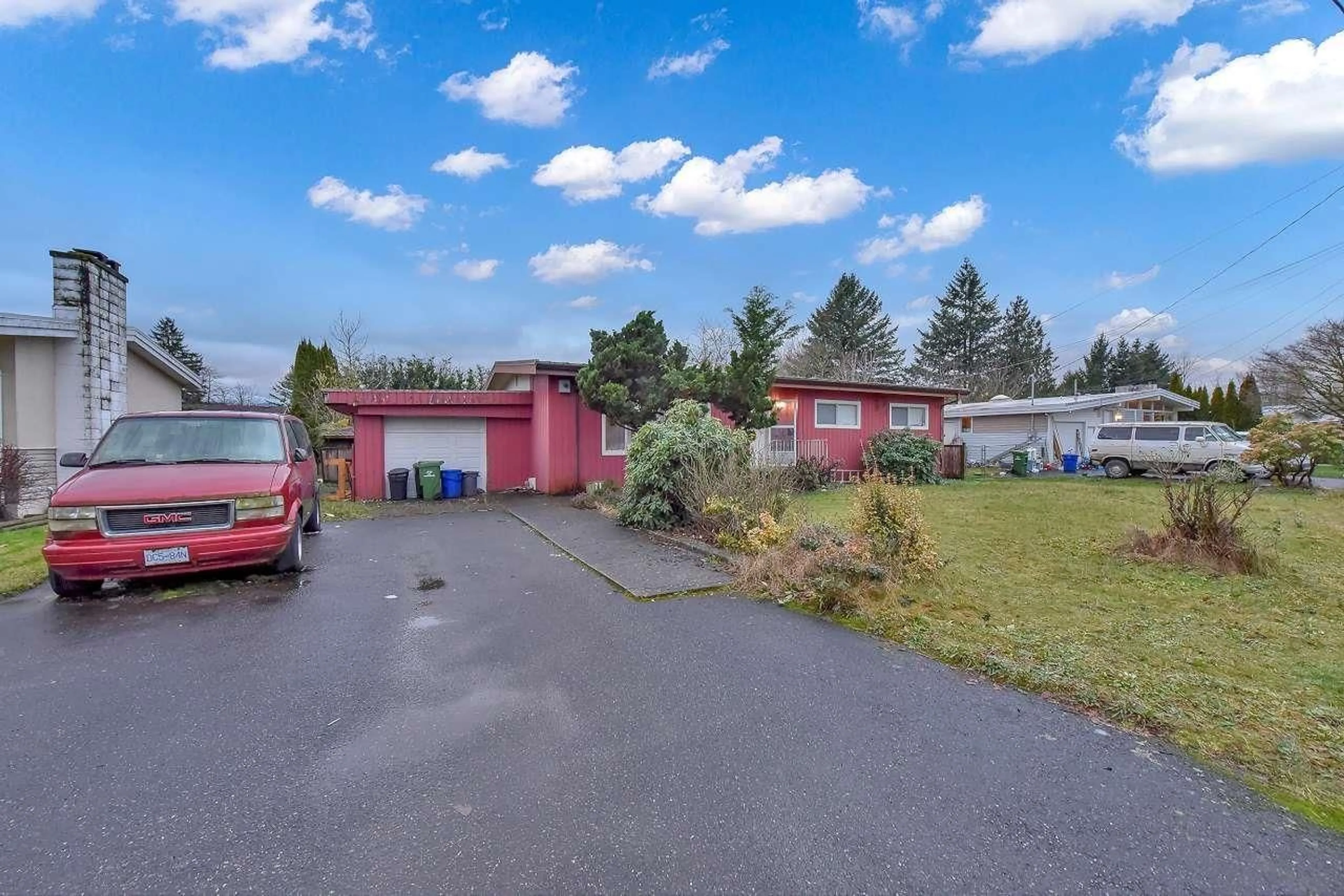 A pic from outside/outdoor area/front of a property/back of a property/a pic from drone, street for 45436 PRINCESS AVENUE|Chilliwack Proper , Chilliwack British Columbia V2P2C2