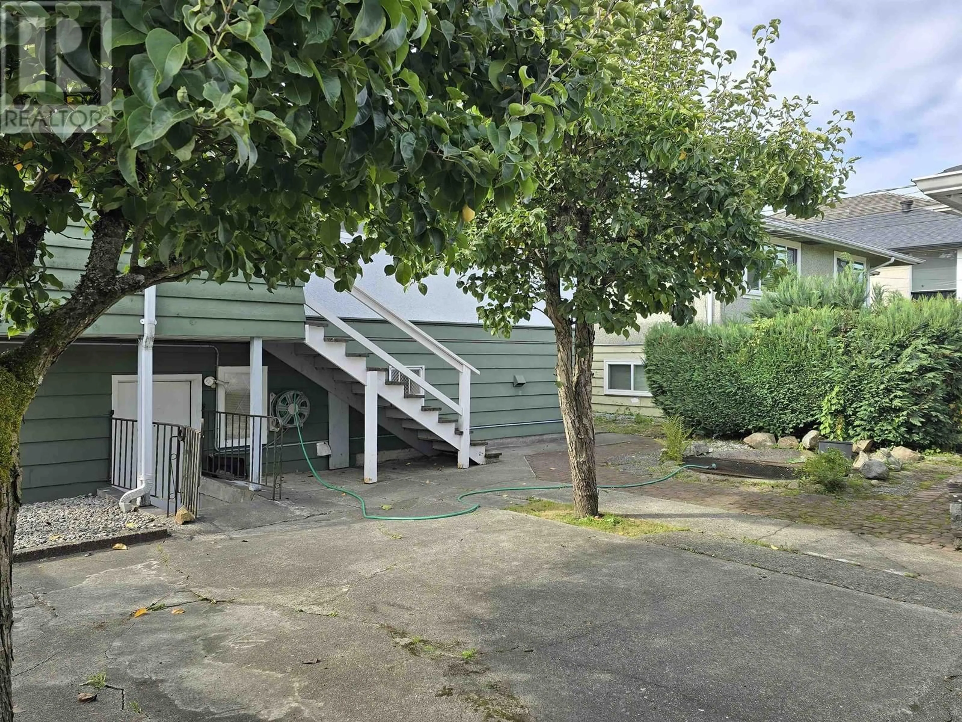 A pic from outside/outdoor area/front of a property/back of a property/a pic from drone, street for 3369 PRICE STREET, Vancouver British Columbia V5R5P8