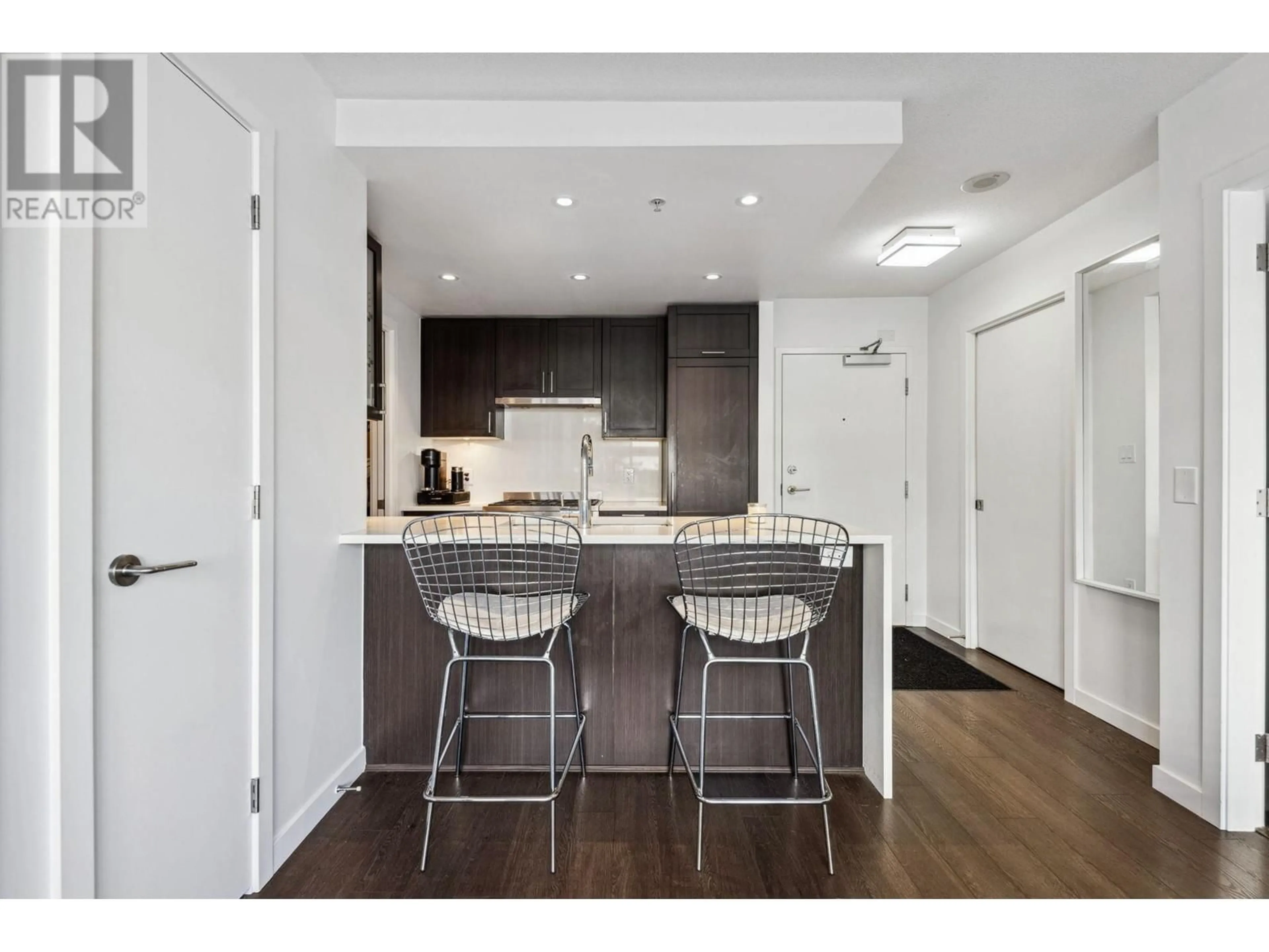 Open concept kitchen, wood/laminate floor for 514 5665 BOUNDARY ROAD, Vancouver British Columbia V5R0E4