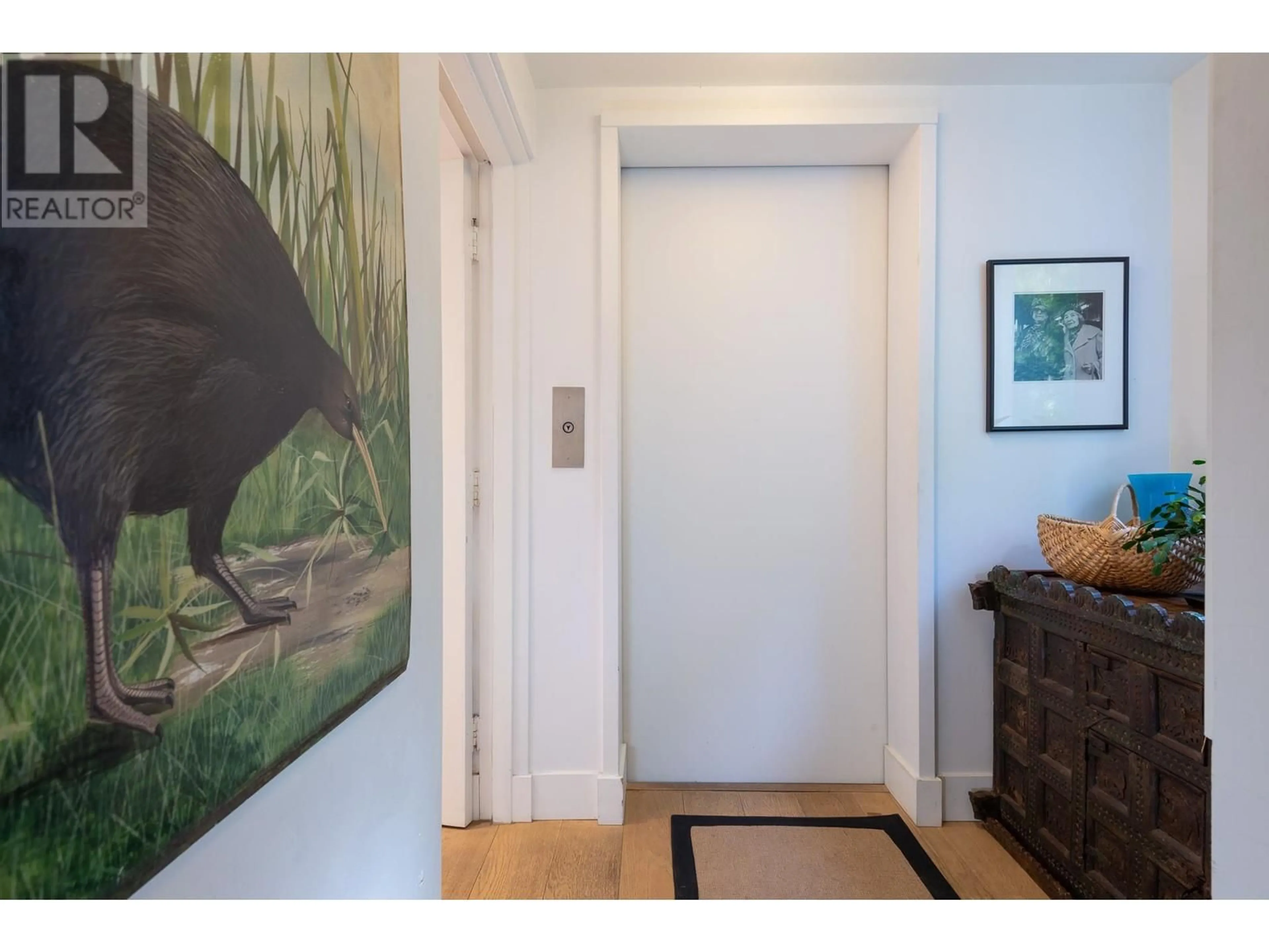 Indoor entryway for 301 1337 W 10TH AVENUE, Vancouver British Columbia V6H1J7