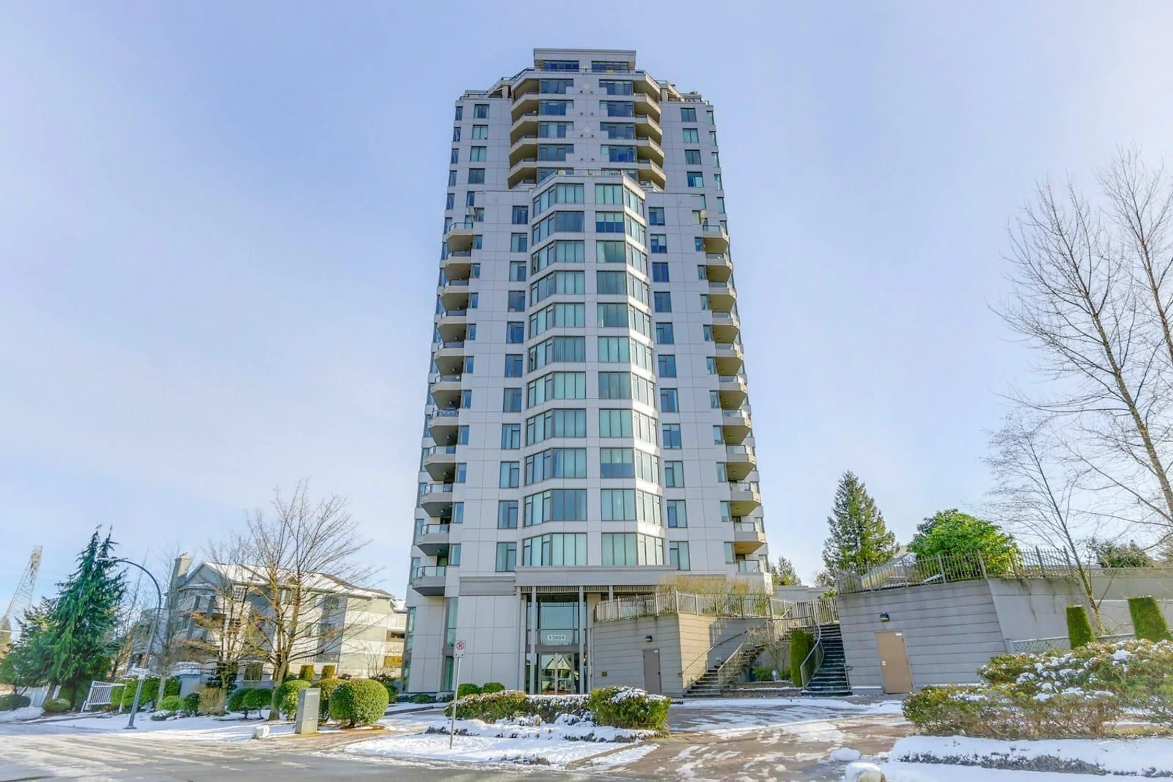 Indoor foyer for 1106 13880 101 AVENUE, Surrey British Columbia V3T5T1