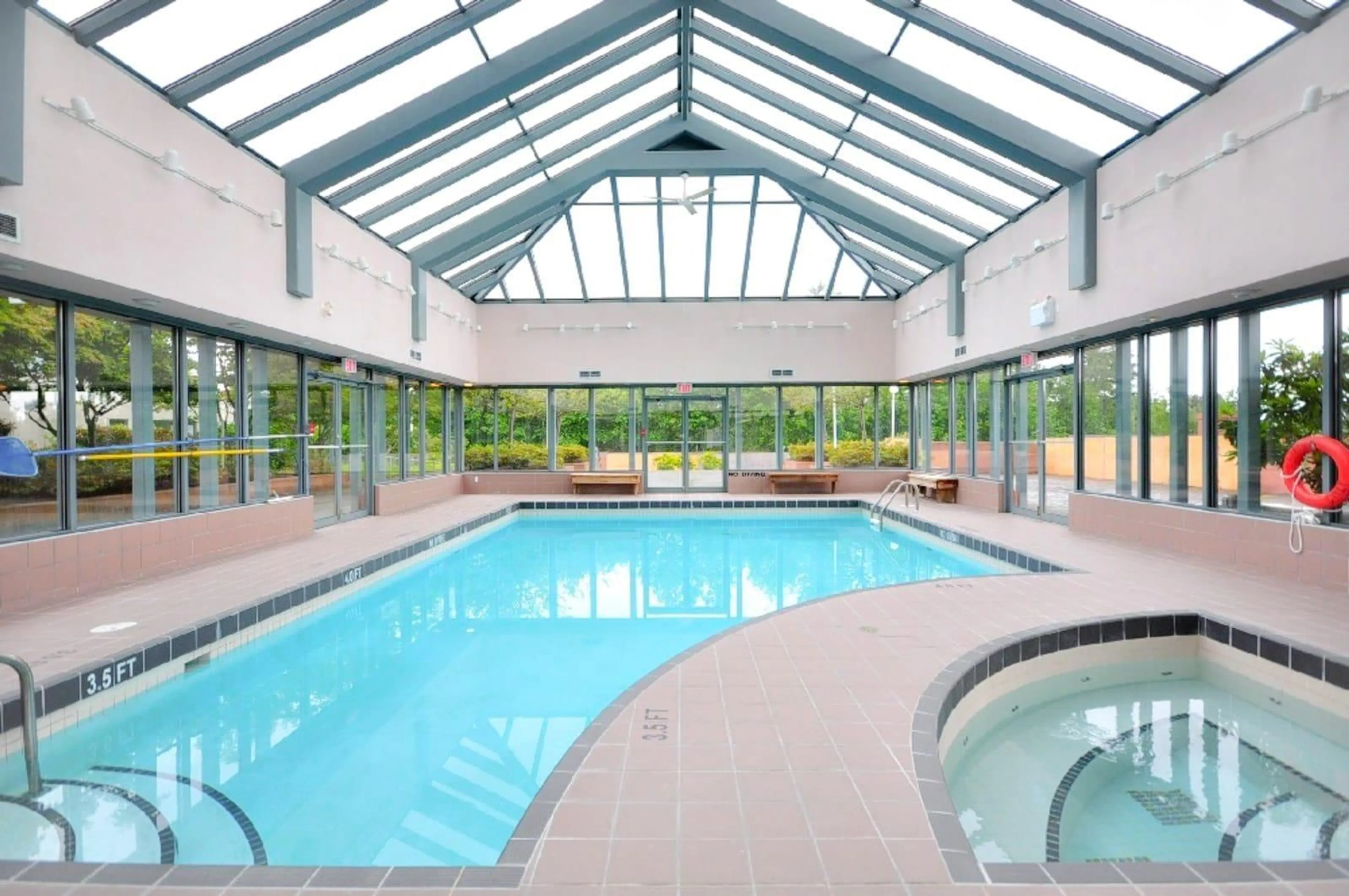 Pool for 1106 13880 101 AVENUE, Surrey British Columbia V3T5T1