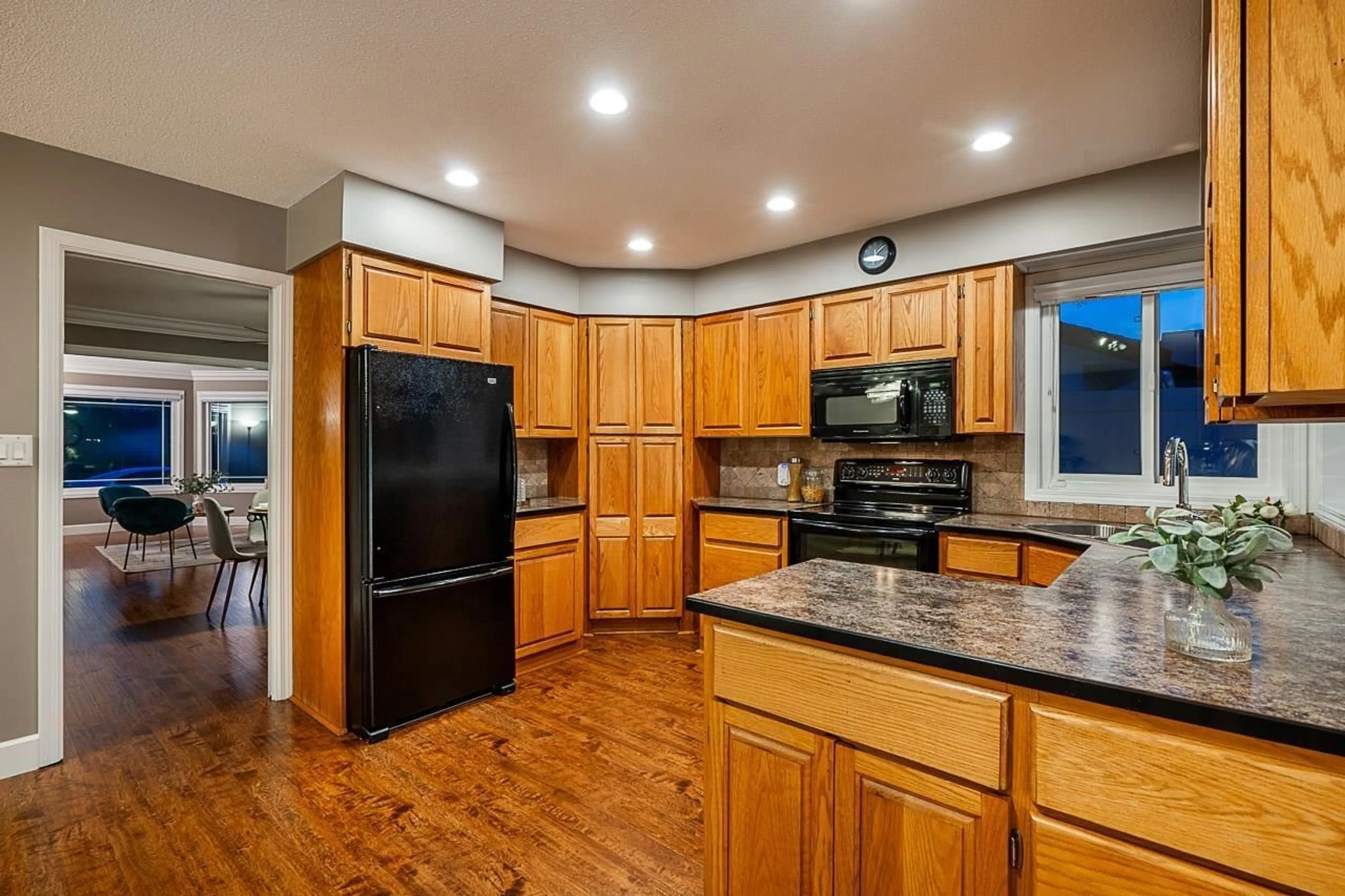 Open concept kitchen, unknown for 46083 DOWNES AVENUE|Sardis East Vedder, Chilliwack British Columbia V2R2Y9