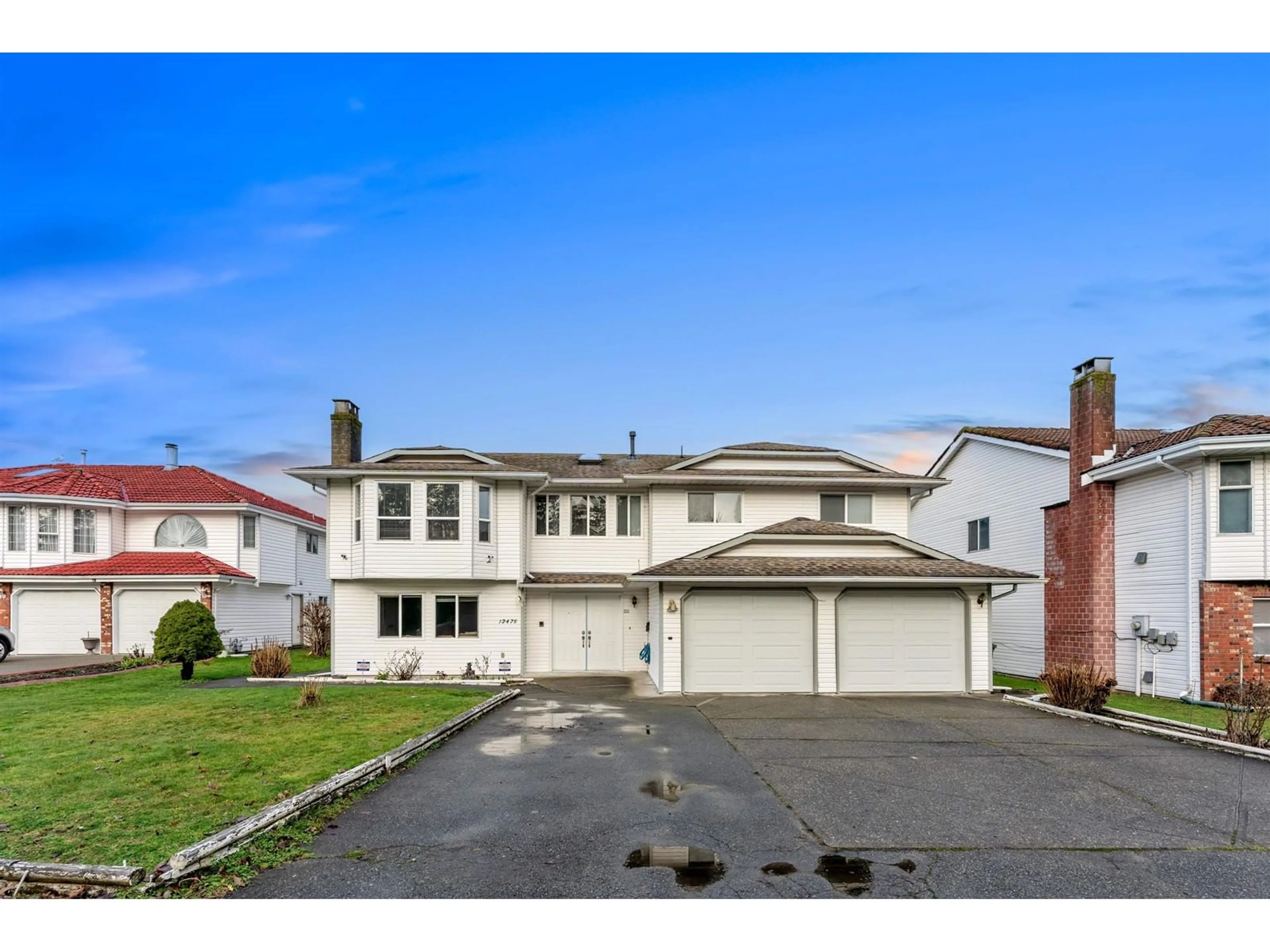 A pic from outside/outdoor area/front of a property/back of a property/a pic from drone, street for 12475 90, Surrey British Columbia V3V1B9