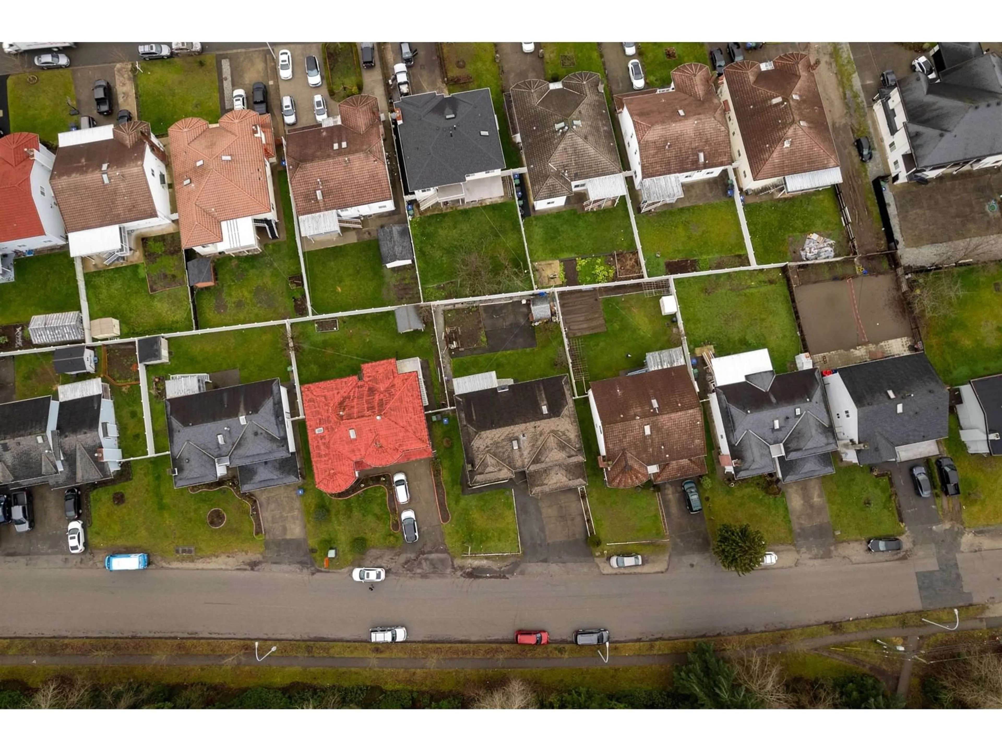 A pic from outside/outdoor area/front of a property/back of a property/a pic from drone, street for 12475 90, Surrey British Columbia V3V1B9