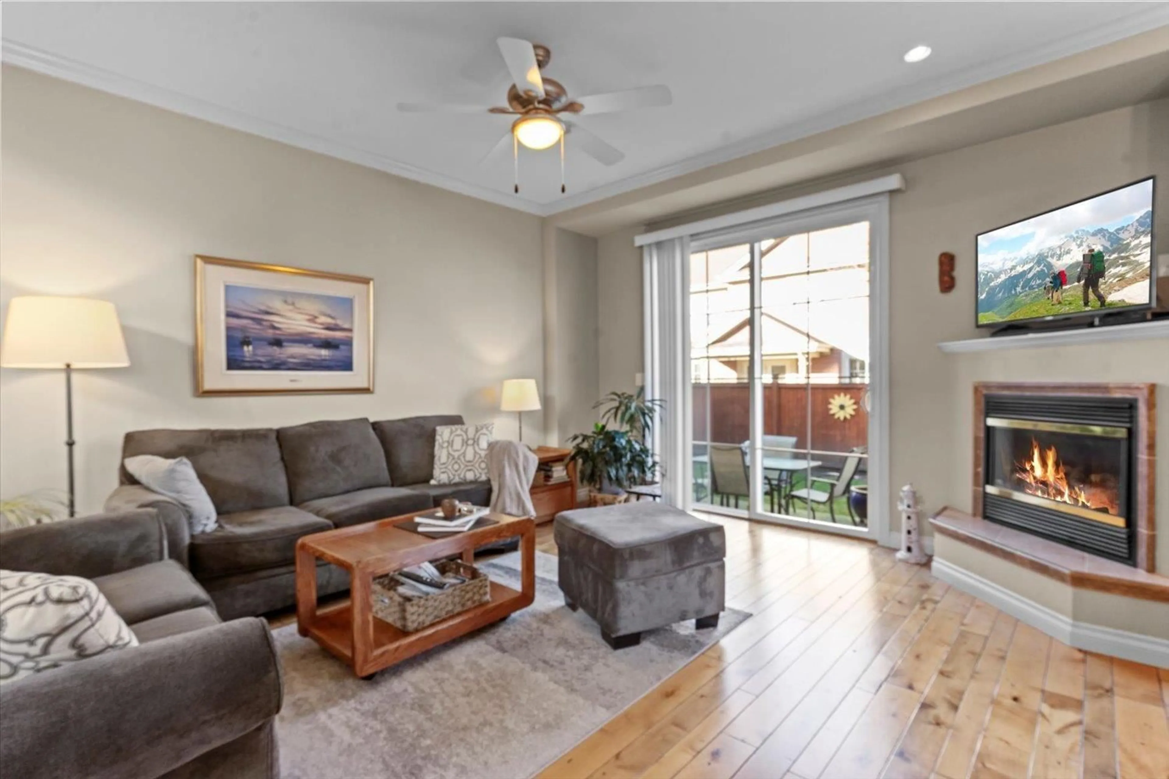 Living room with furniture, wood/laminate floor for 20 45545 TAMIHI WAY|Garrison Crossing, Chilliwack British Columbia V2R0G2