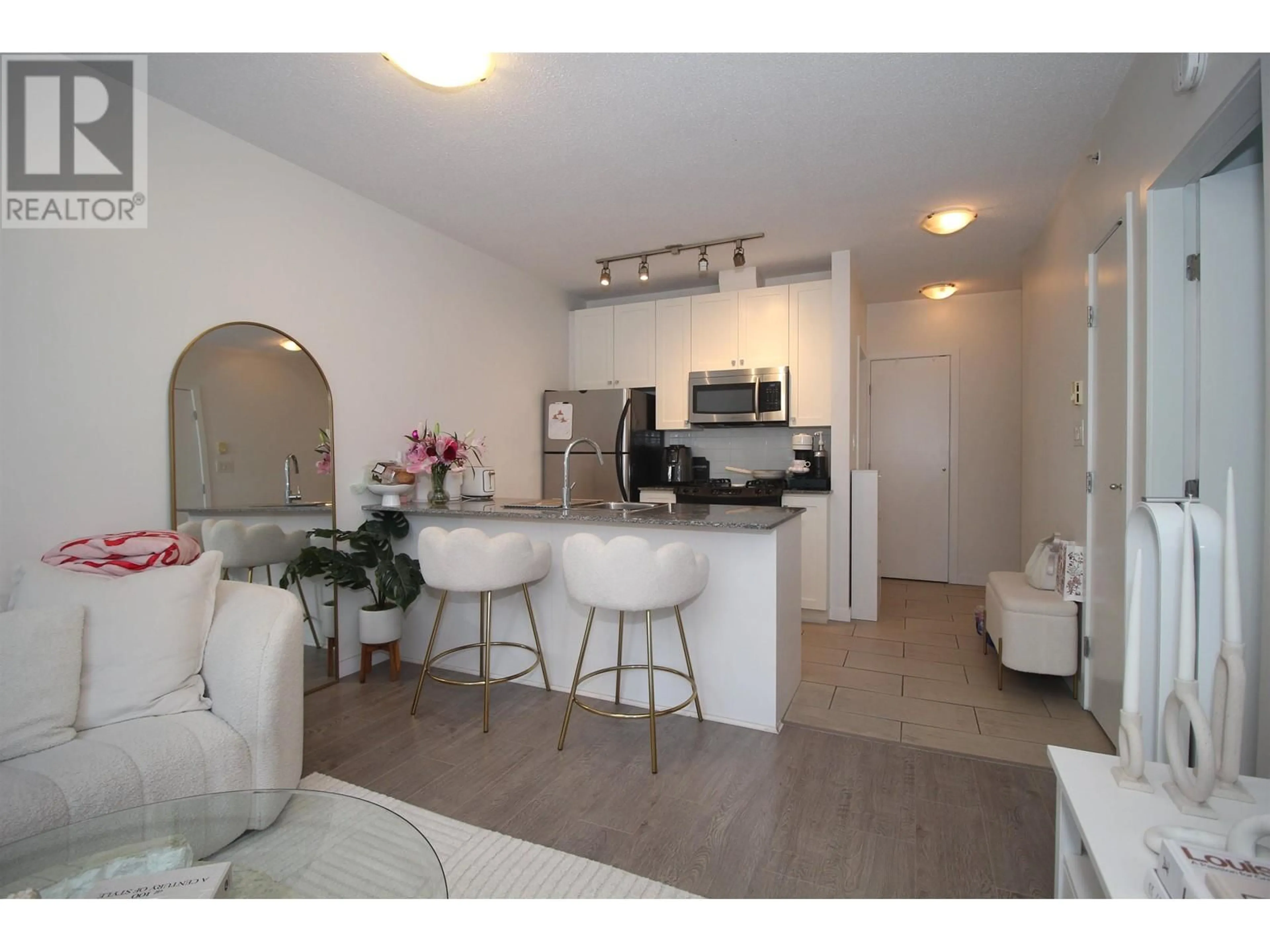 Open concept kitchen, unknown for 703 480 ROBSON STREET, Vancouver British Columbia V6B1S1