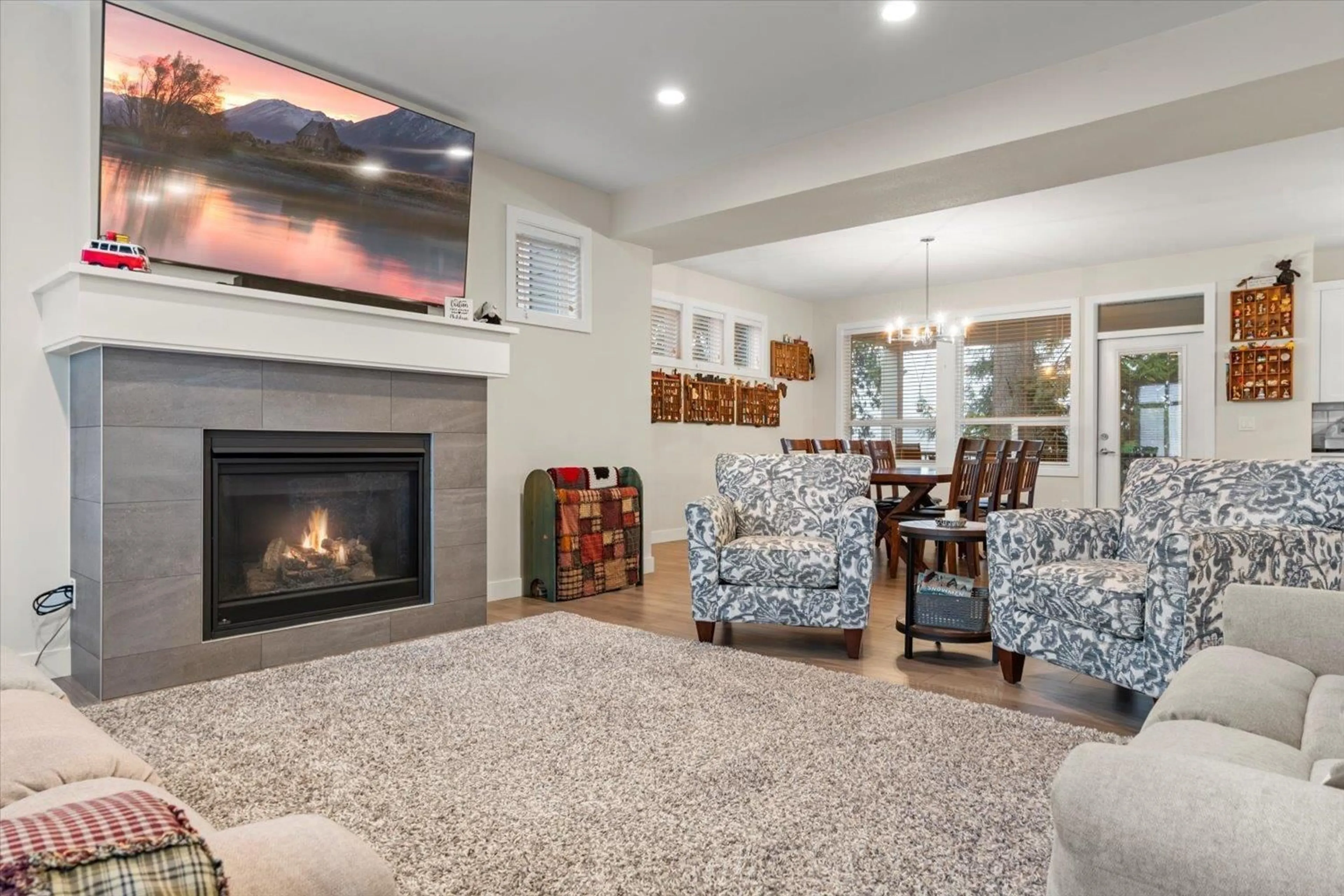 Living room with furniture, unknown for 47270 SWALLOW PLACE|Little Mountain, Chilliwack British Columbia V2P7W9