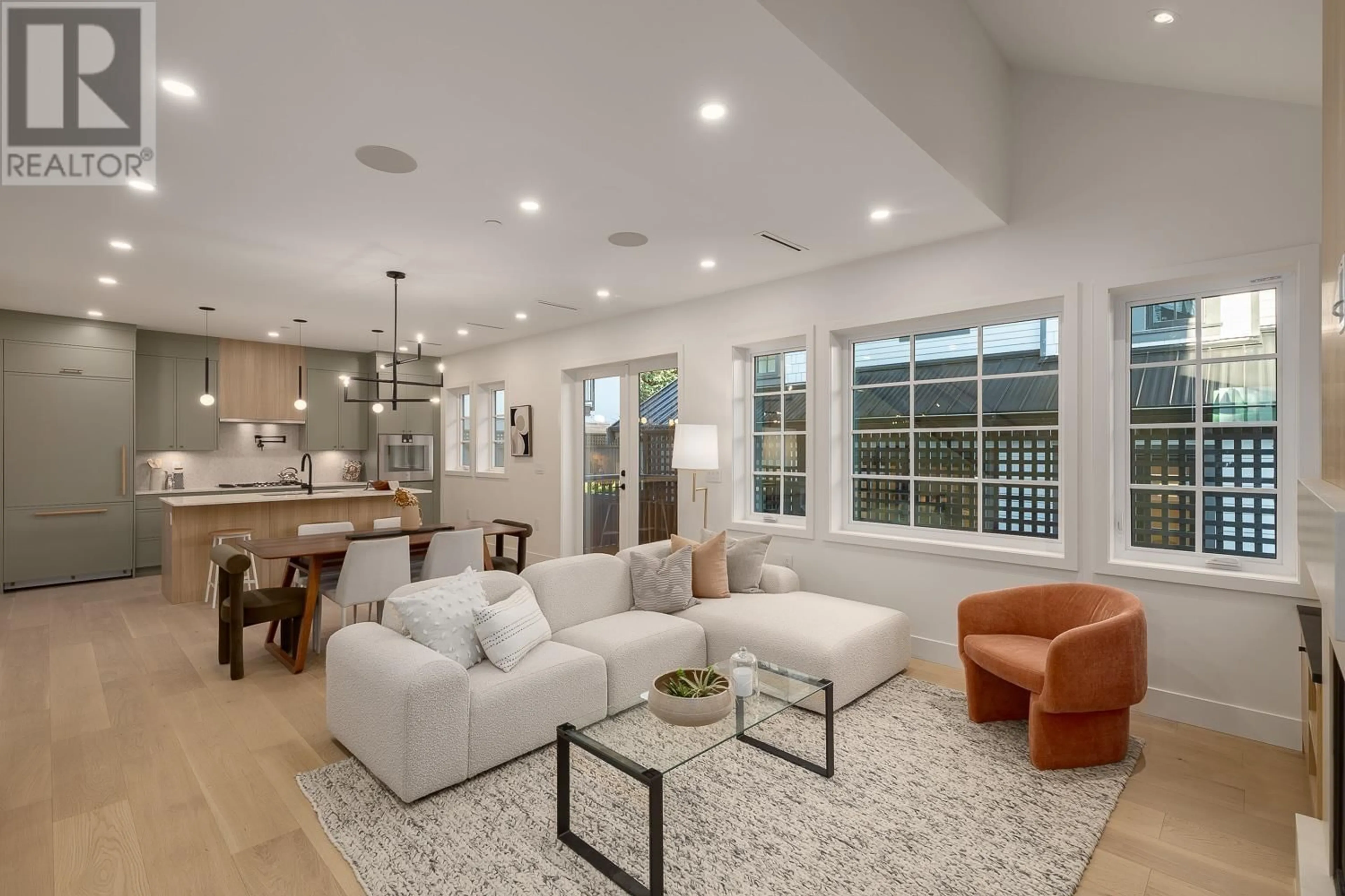 Living room with furniture, ceramic/tile floor for 231 W 15TH AVENUE, Vancouver British Columbia V5Y1Y1