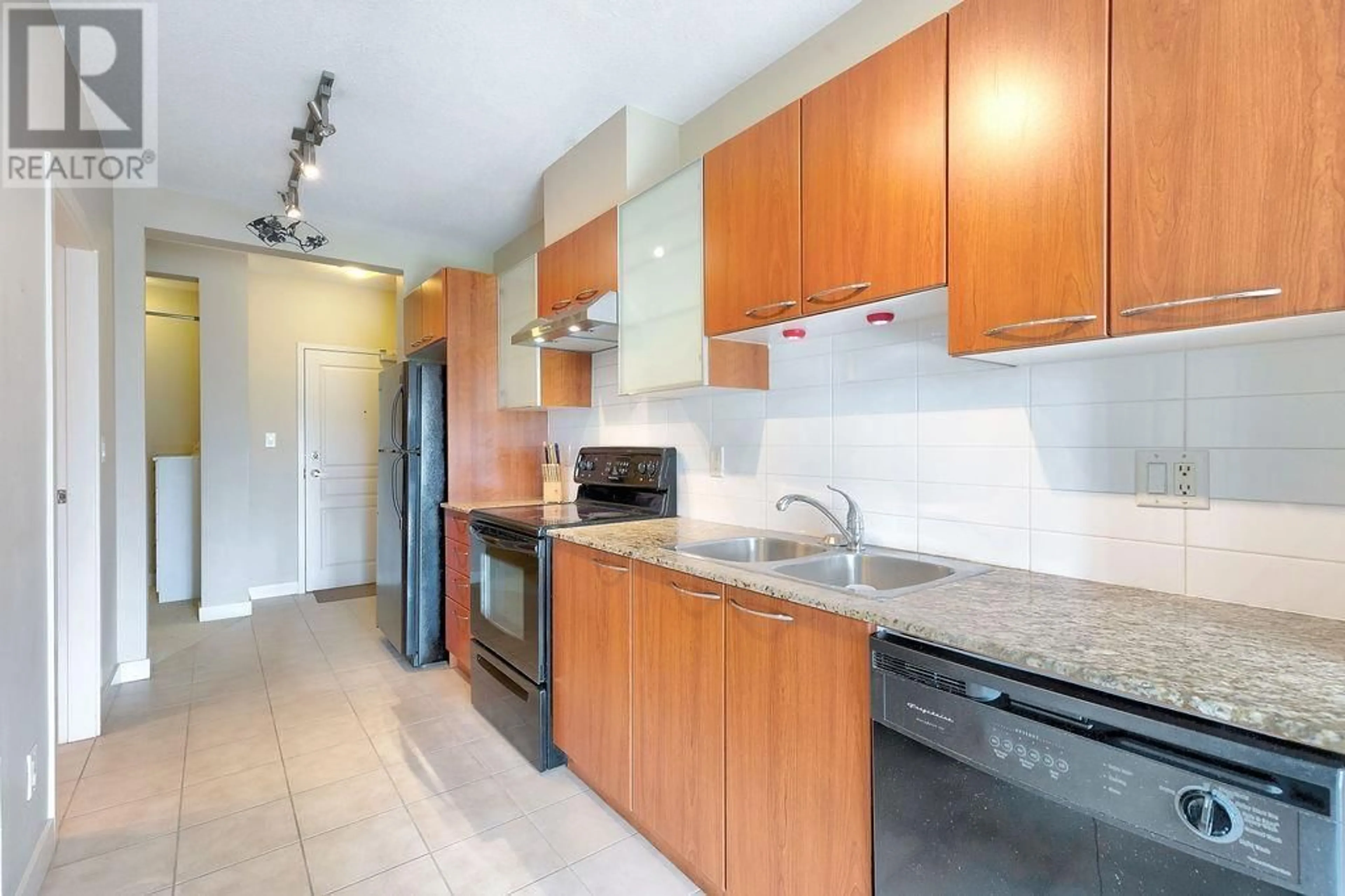 Standard kitchen, unknown for 455 1483 E KING EDWARD AVENUE, Vancouver British Columbia V5N5Z3