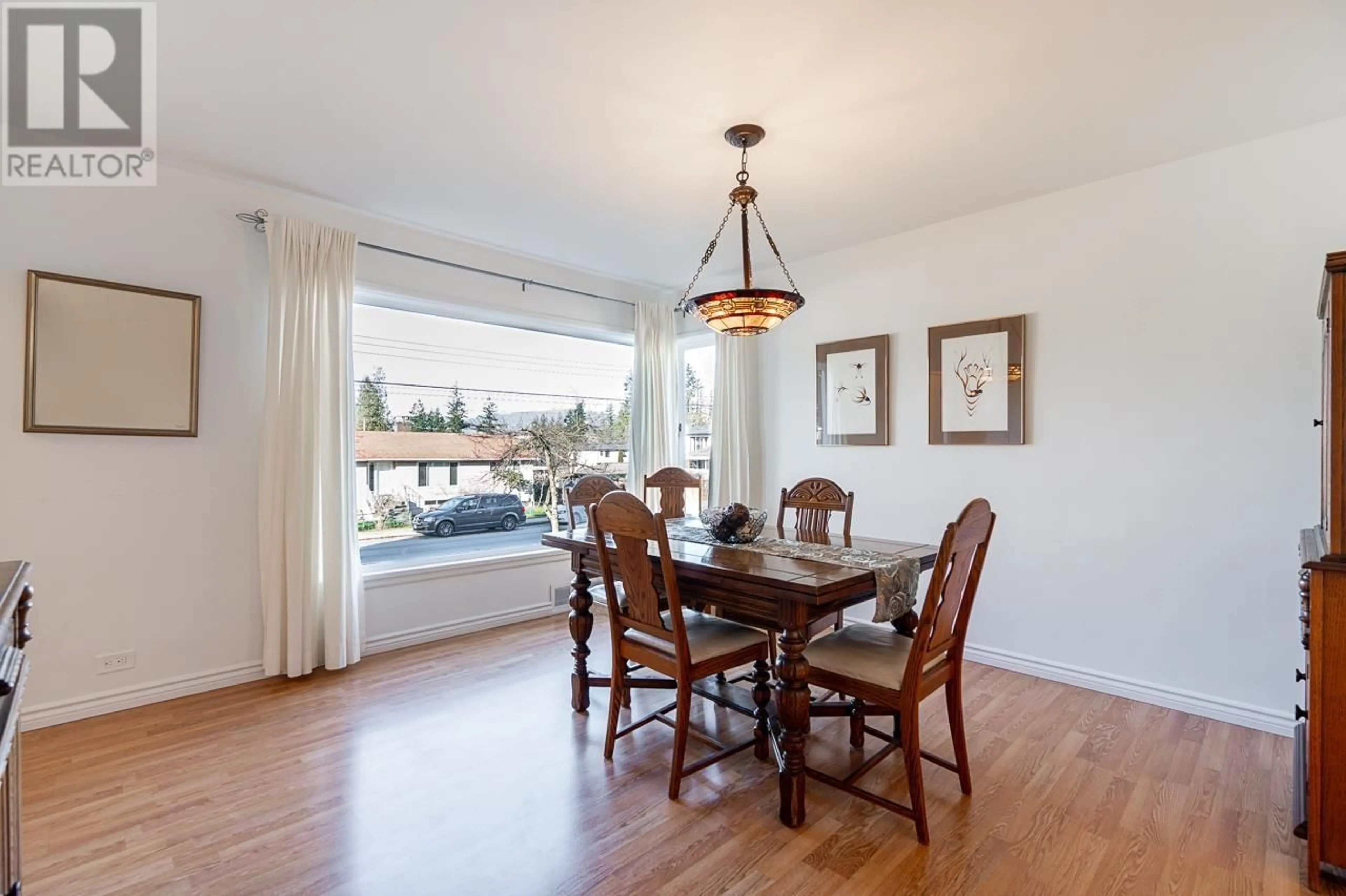 Dining room, wood/laminate floor for 8464 15TH AVENUE, Burnaby British Columbia V3N1Y2