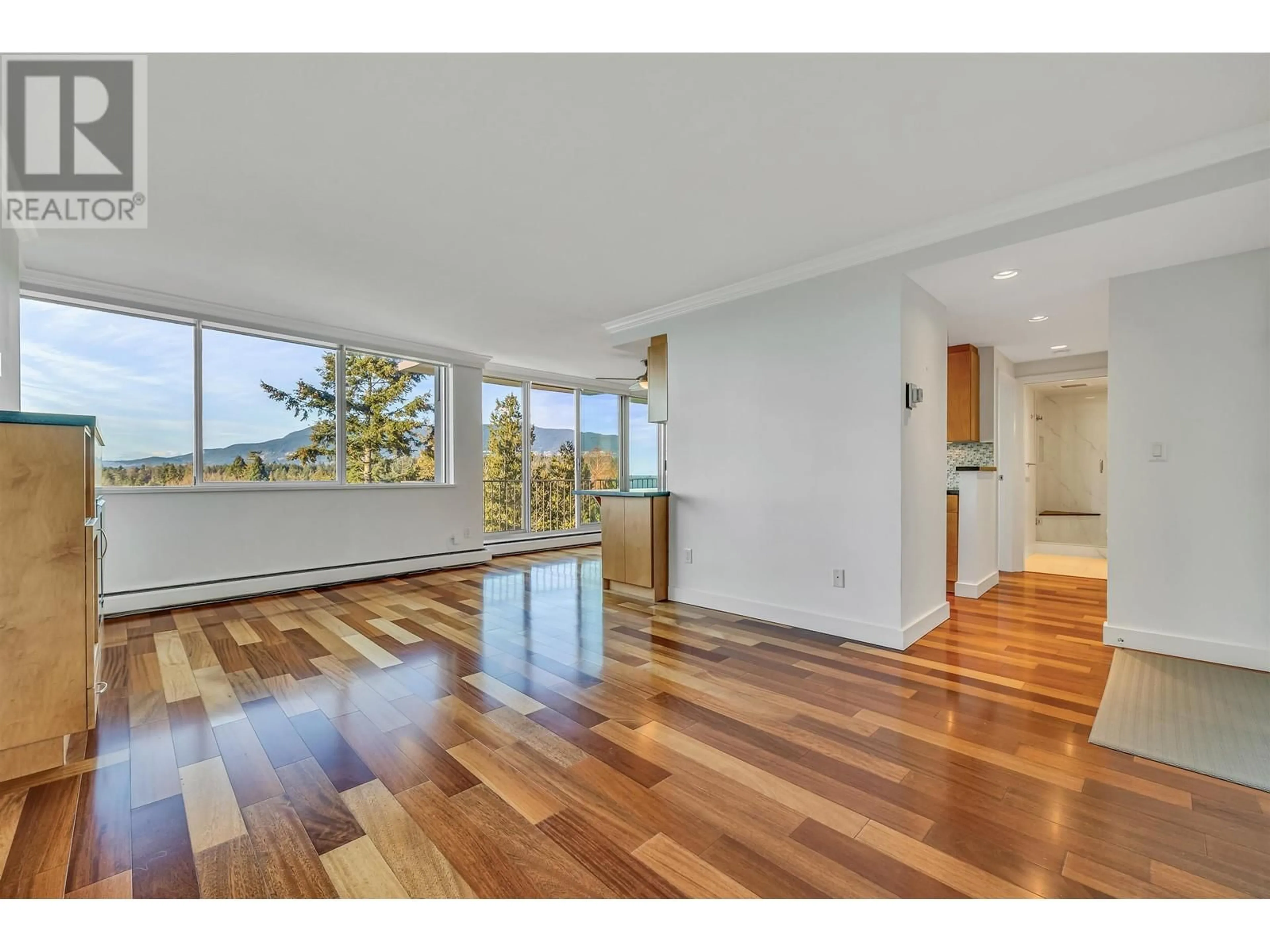 Indoor foyer for 1204 2055 PENDRELL STREET, Vancouver British Columbia V6G1T9