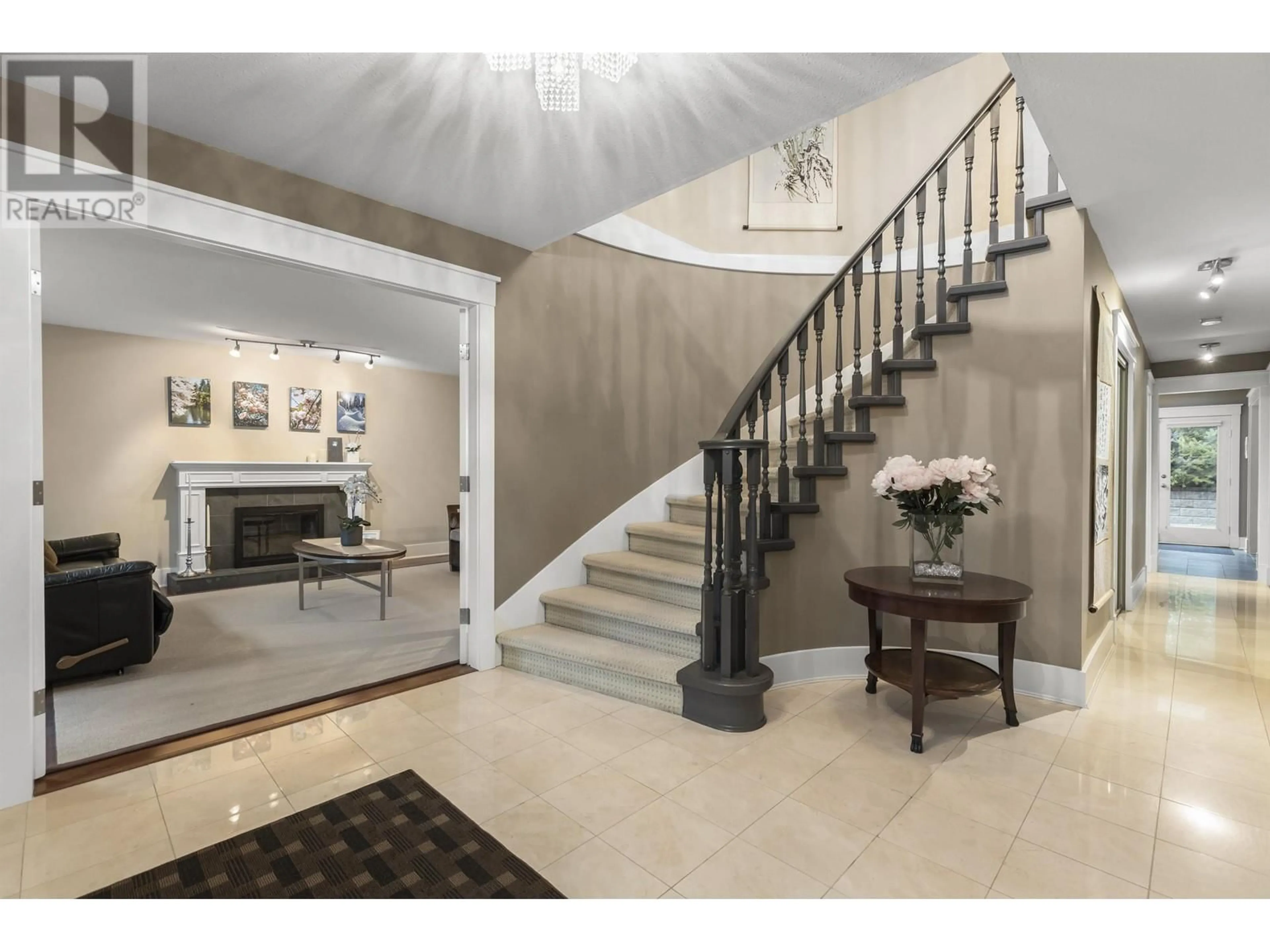 Indoor foyer for 1845 W 62 AVENUE, Vancouver British Columbia V6P2G3