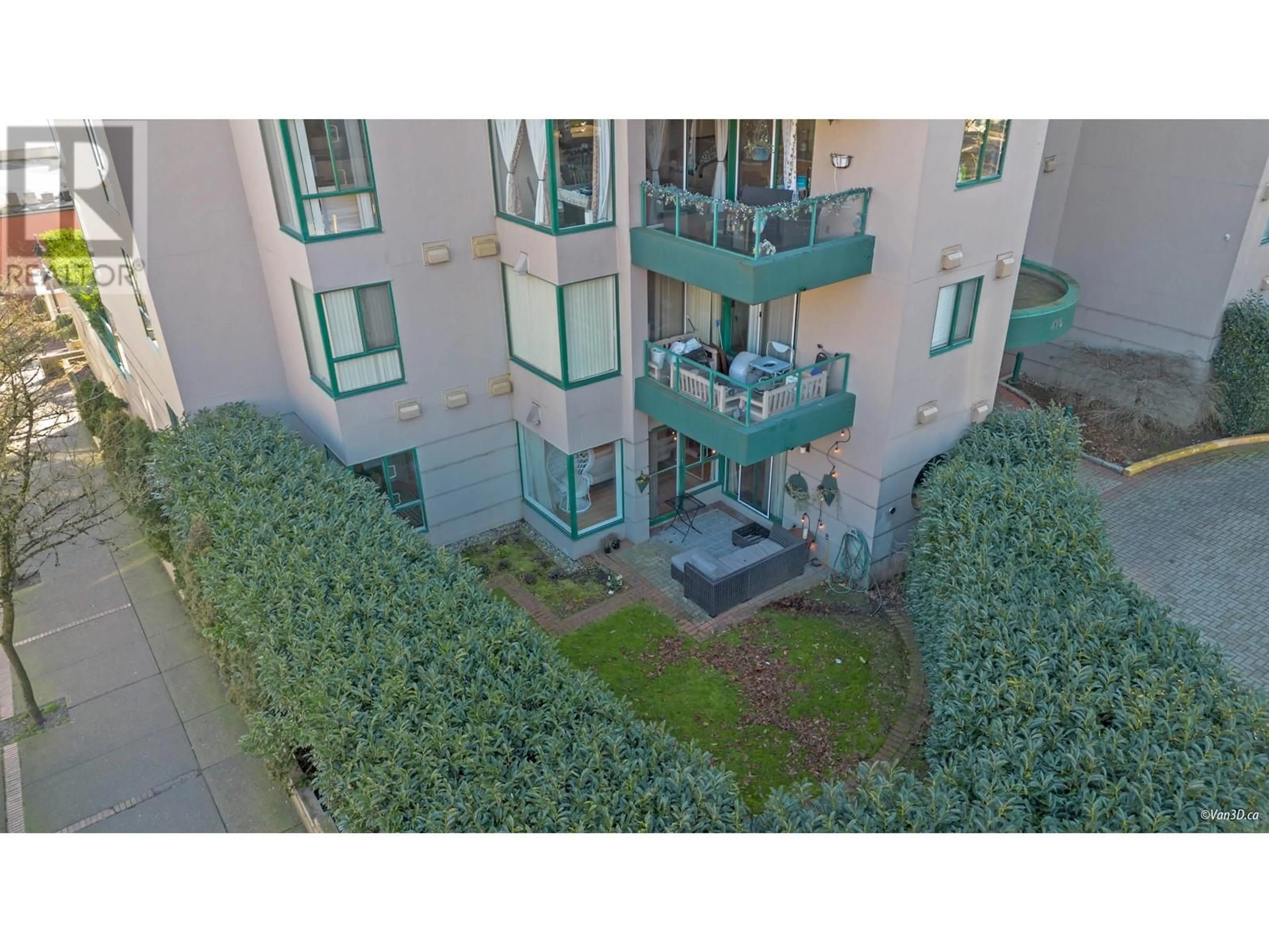 A pic from outside/outdoor area/front of a property/back of a property/a pic from drone, unknown for 102 410 CARNARVON STREET, New Westminster British Columbia V3L5N9