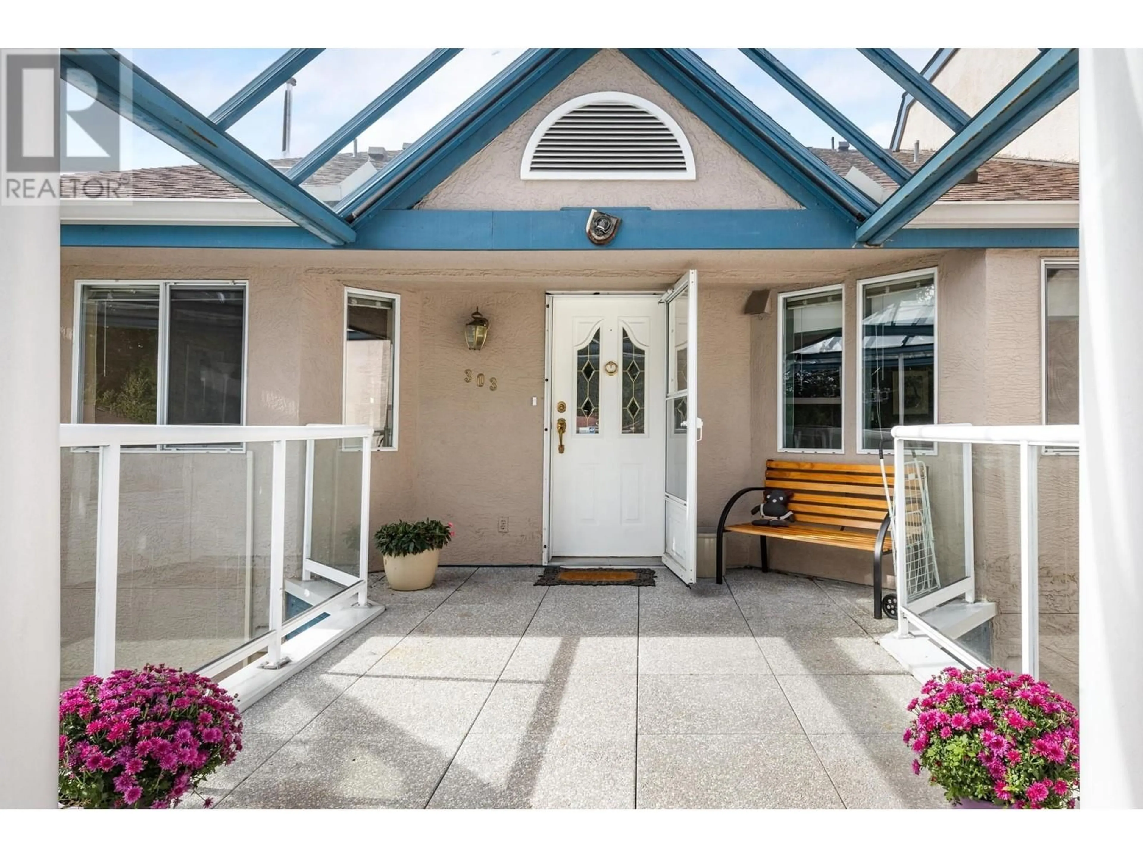 Indoor entryway for 303 999 BERKLEY ROAD, North Vancouver British Columbia V7H1Y3