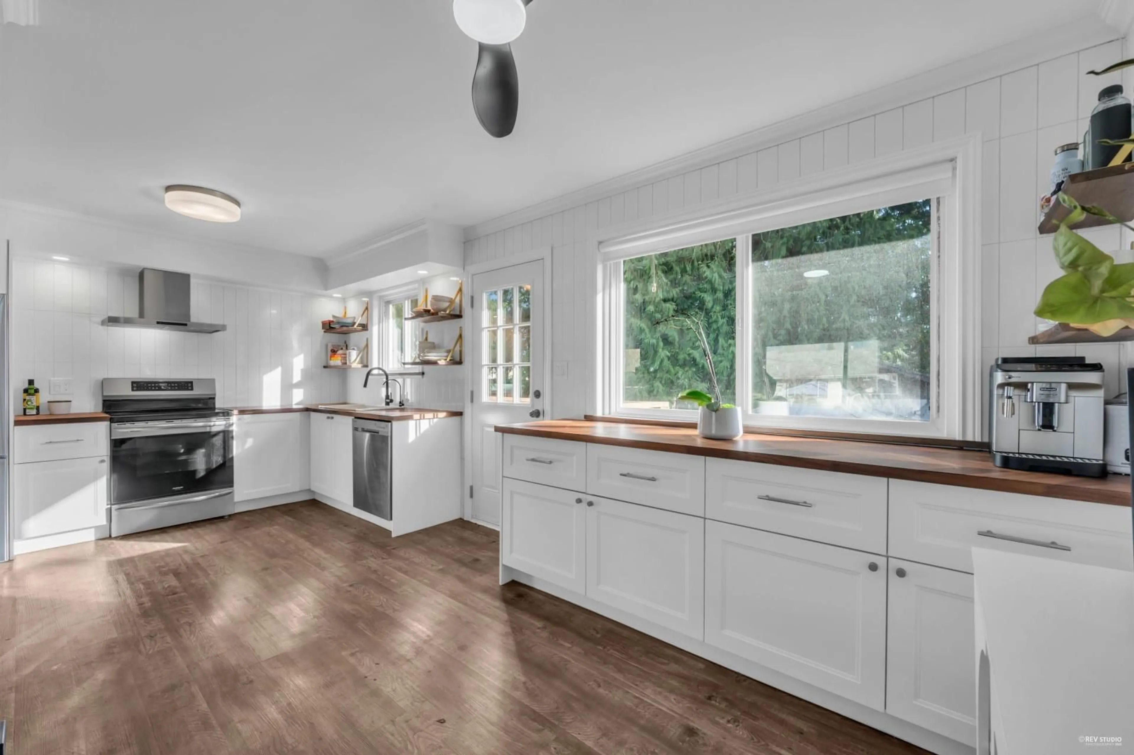 Open concept kitchen, unknown for 9314 JACKSON STREET|Chilliwack Proper We, Chilliwack British Columbia V2P3X1