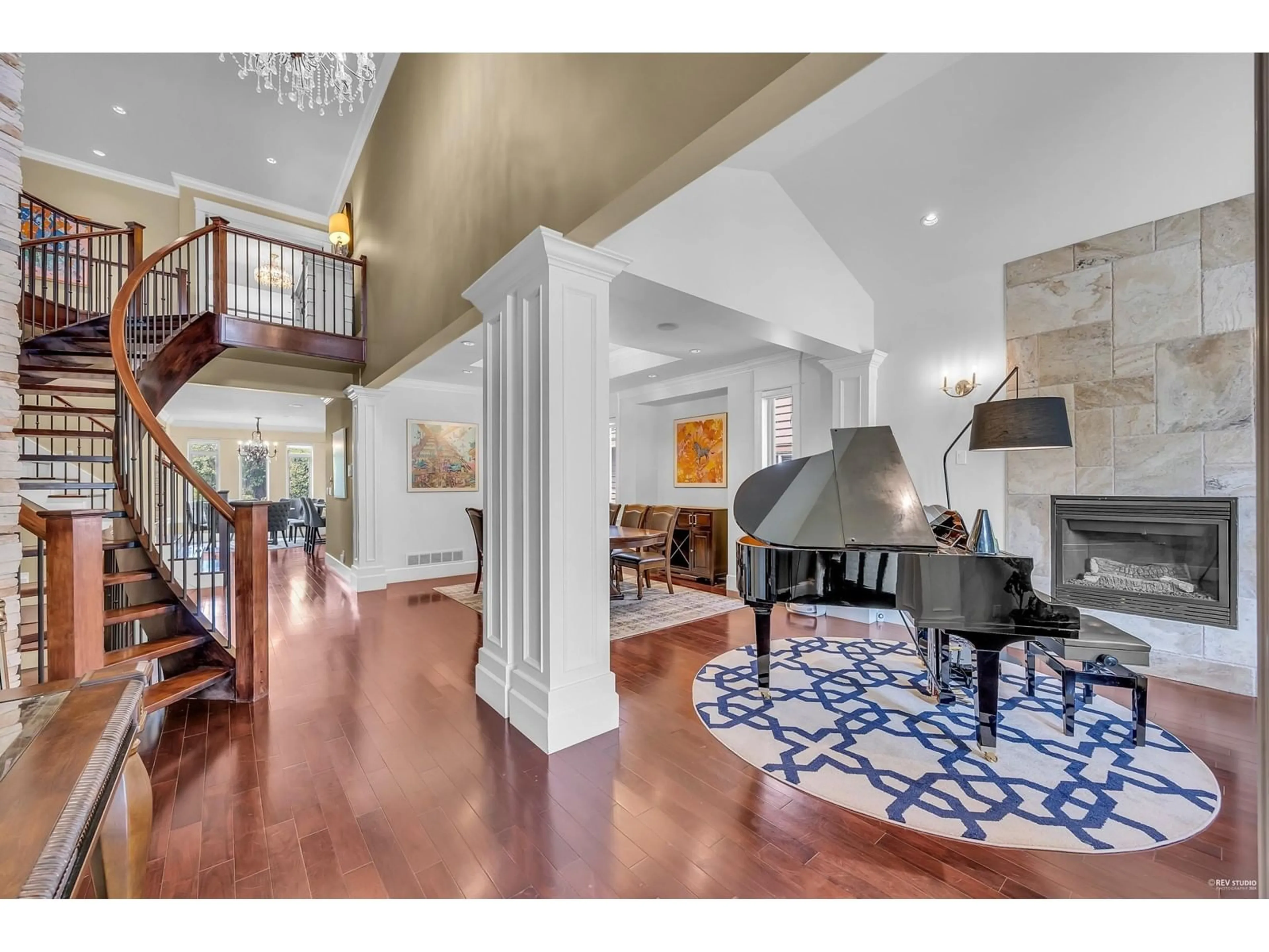 Indoor foyer for 16231 31 AVENUE, Surrey British Columbia V3Z7E1