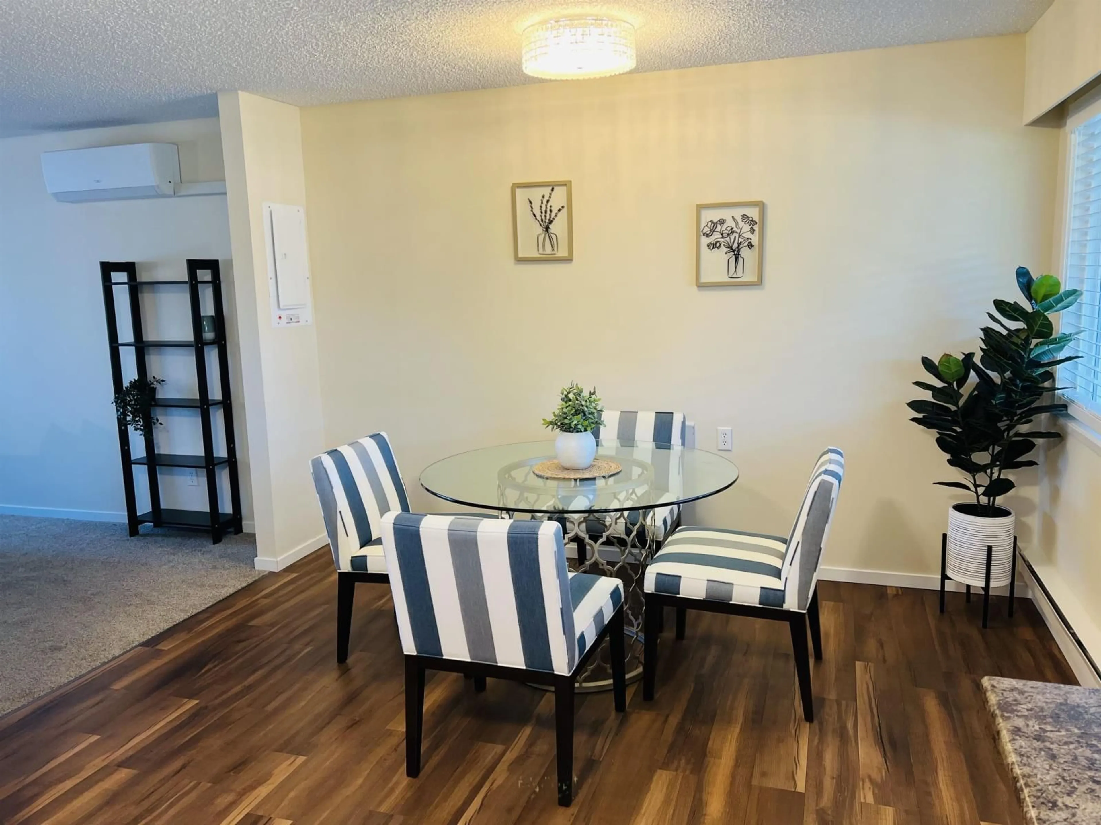 Dining room, wood/laminate floor for 14 1715 BEAMAN DRIVE|Agassiz, Agassiz British Columbia V0M1A3