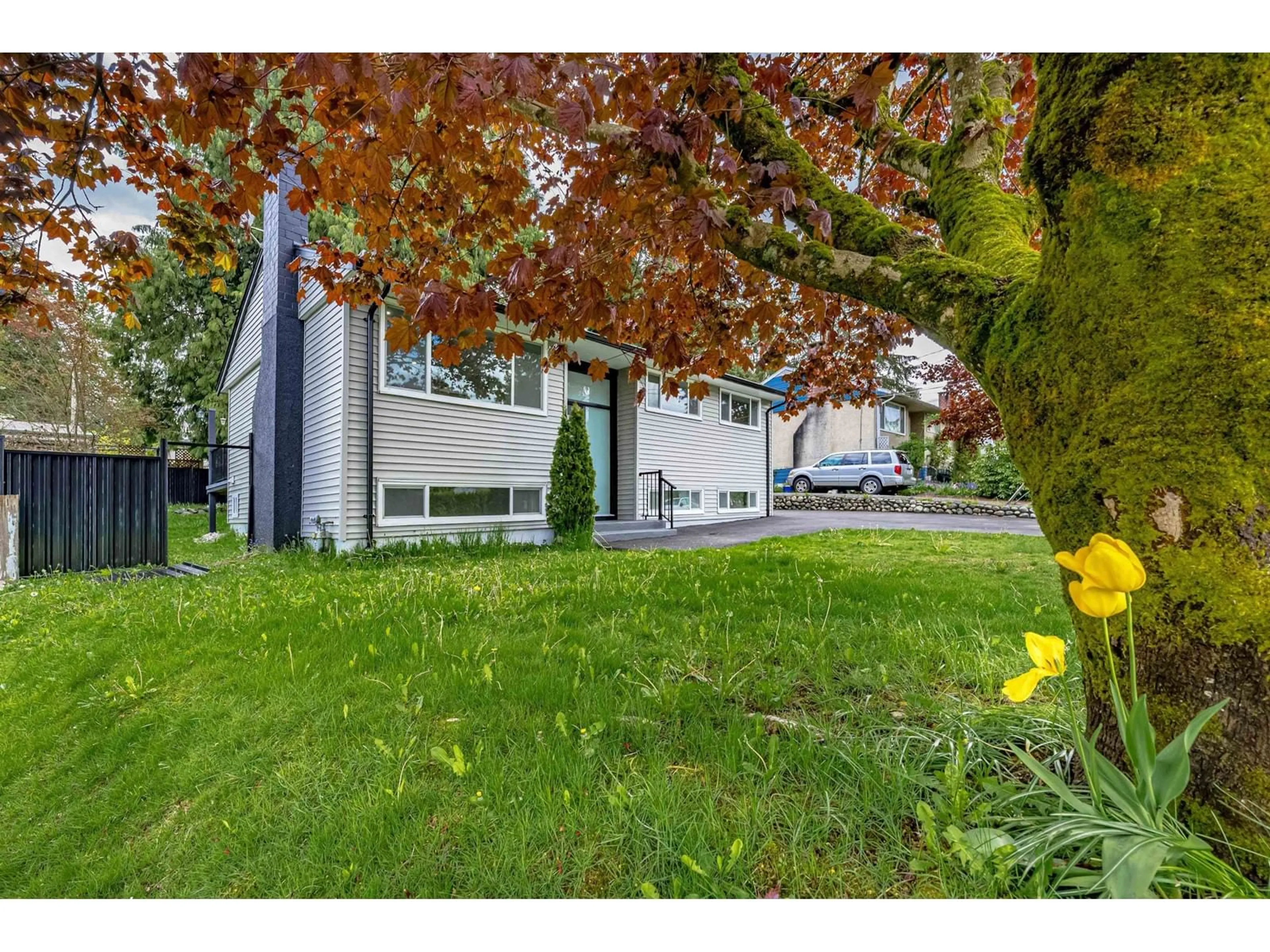 A pic from outside/outdoor area/front of a property/back of a property/a pic from drone, street for 14927 KEW DRIVE, Surrey British Columbia V3R4Y1