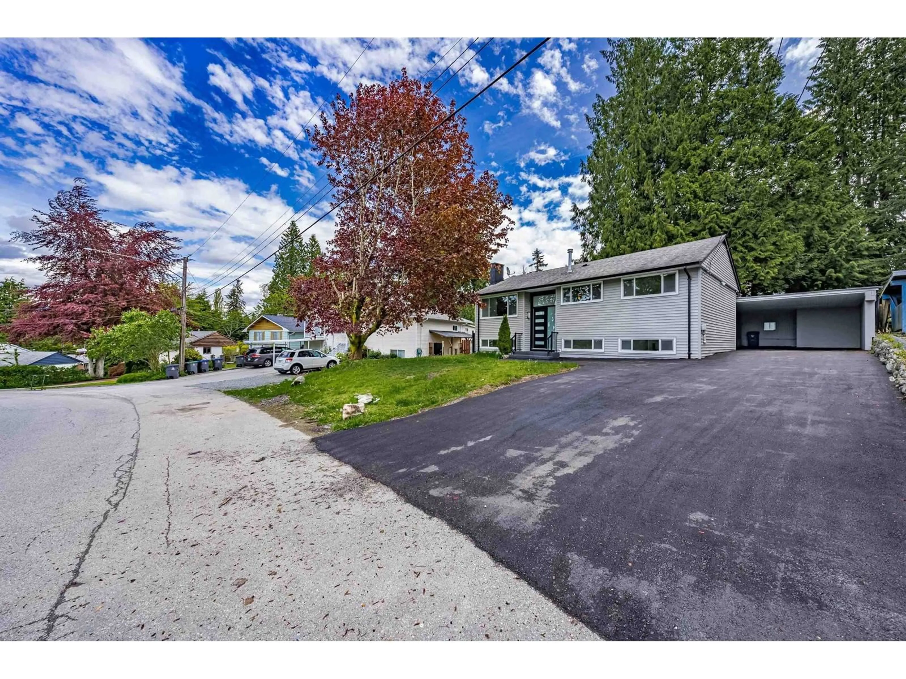 A pic from outside/outdoor area/front of a property/back of a property/a pic from drone, street for 14927 KEW DRIVE, Surrey British Columbia V3R4Y1