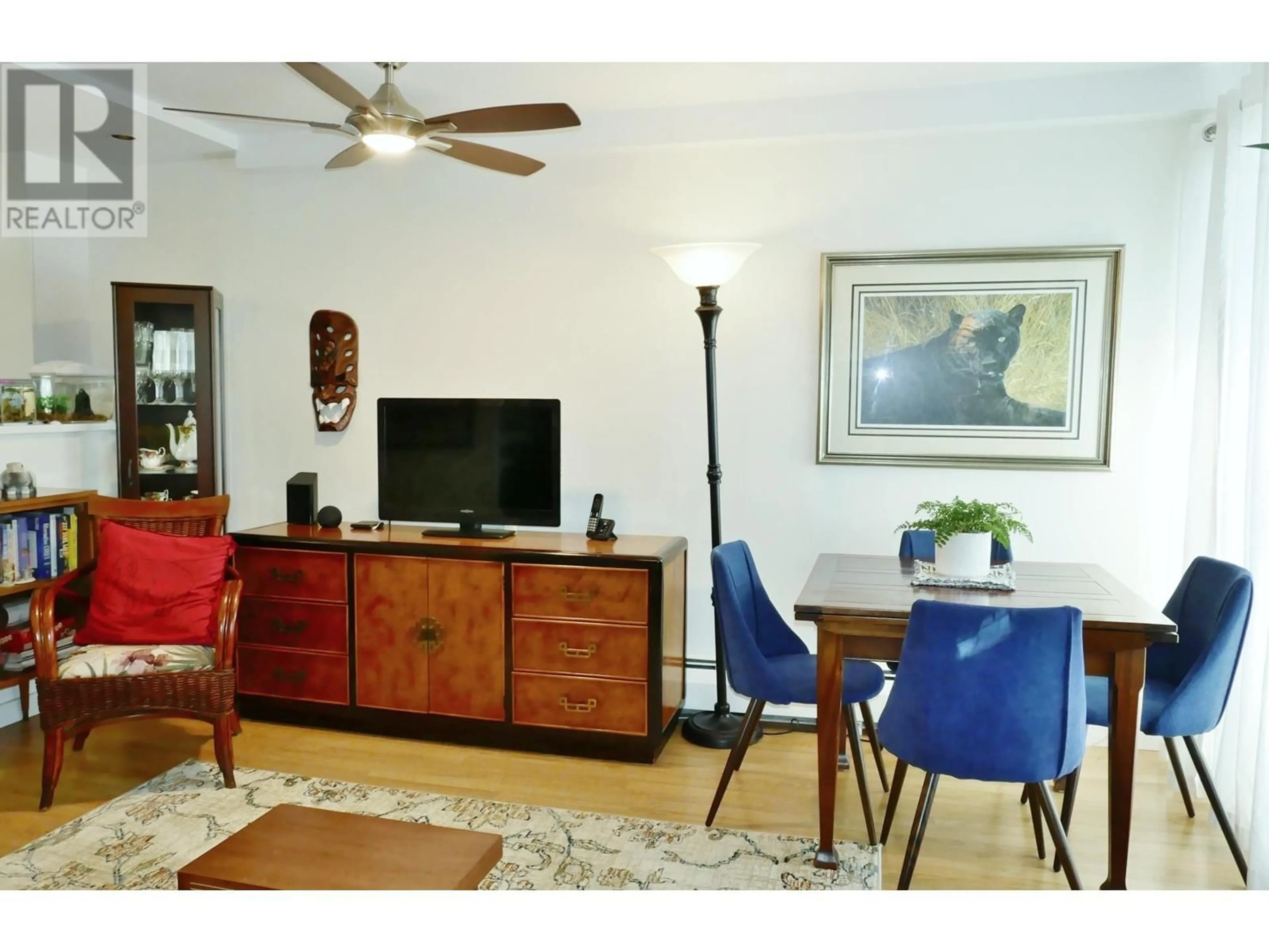 Living room with furniture, wood/laminate floor for 101 803 QUEENS AVENUE, New Westminster British Columbia V3M1L8