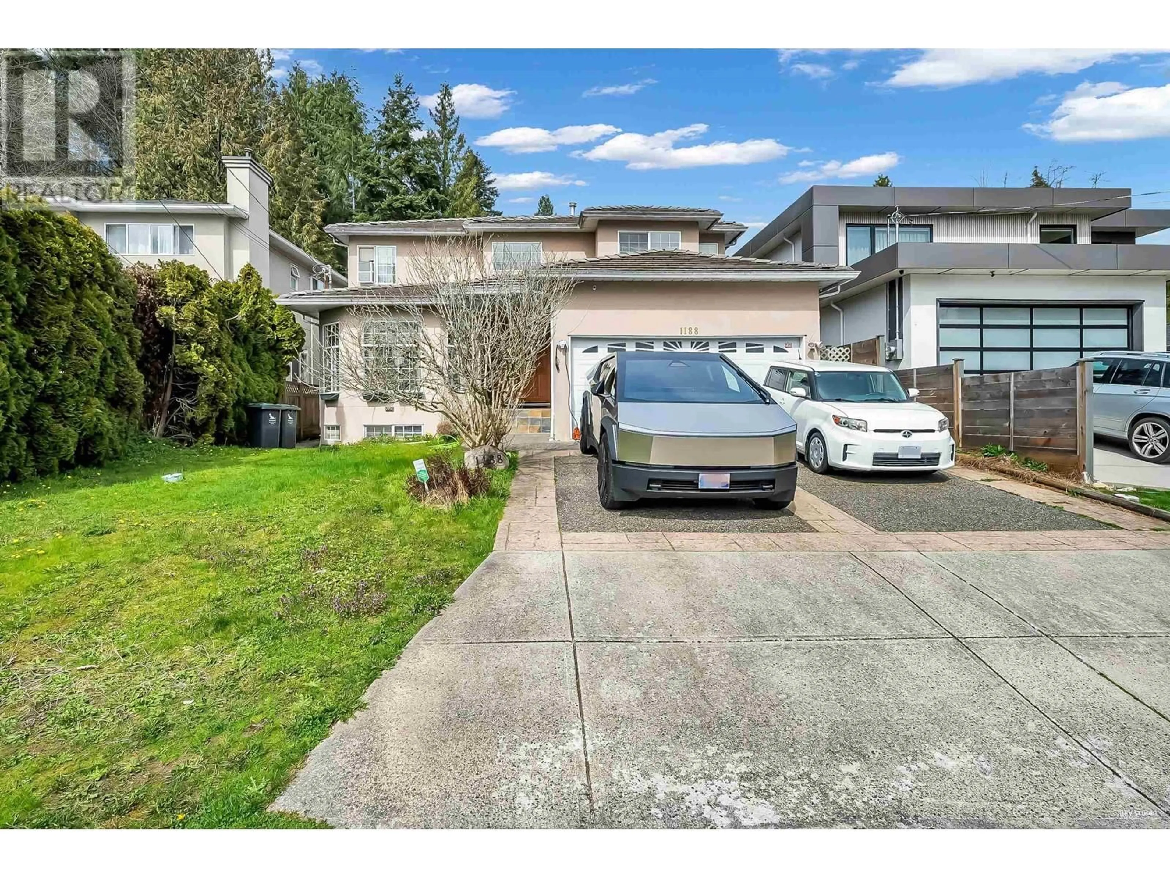 Indoor foyer for 1188 WELLINGTON DRIVE, North Vancouver British Columbia V7K1L2