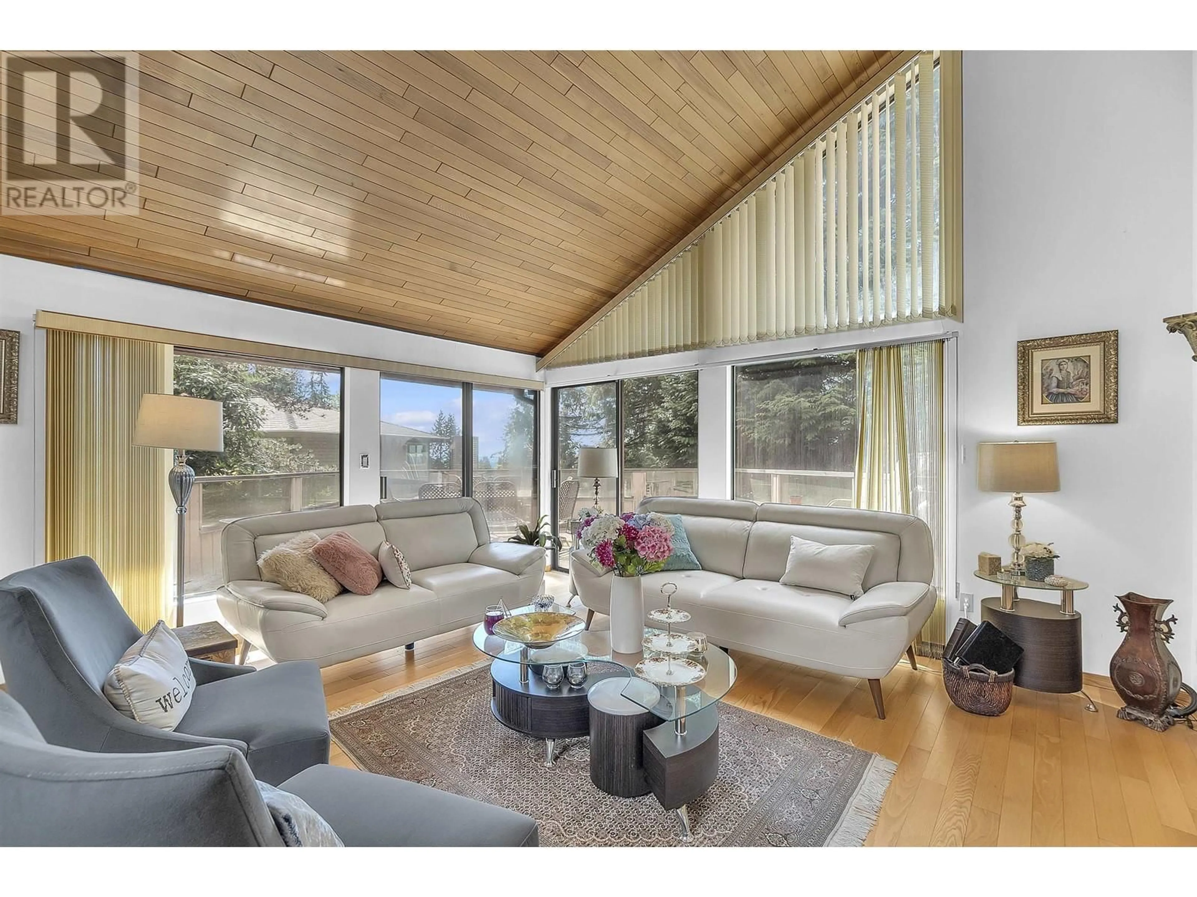 Living room with furniture, wood/laminate floor for 5628 SUMAC PLACE, North Vancouver British Columbia V7R4T6