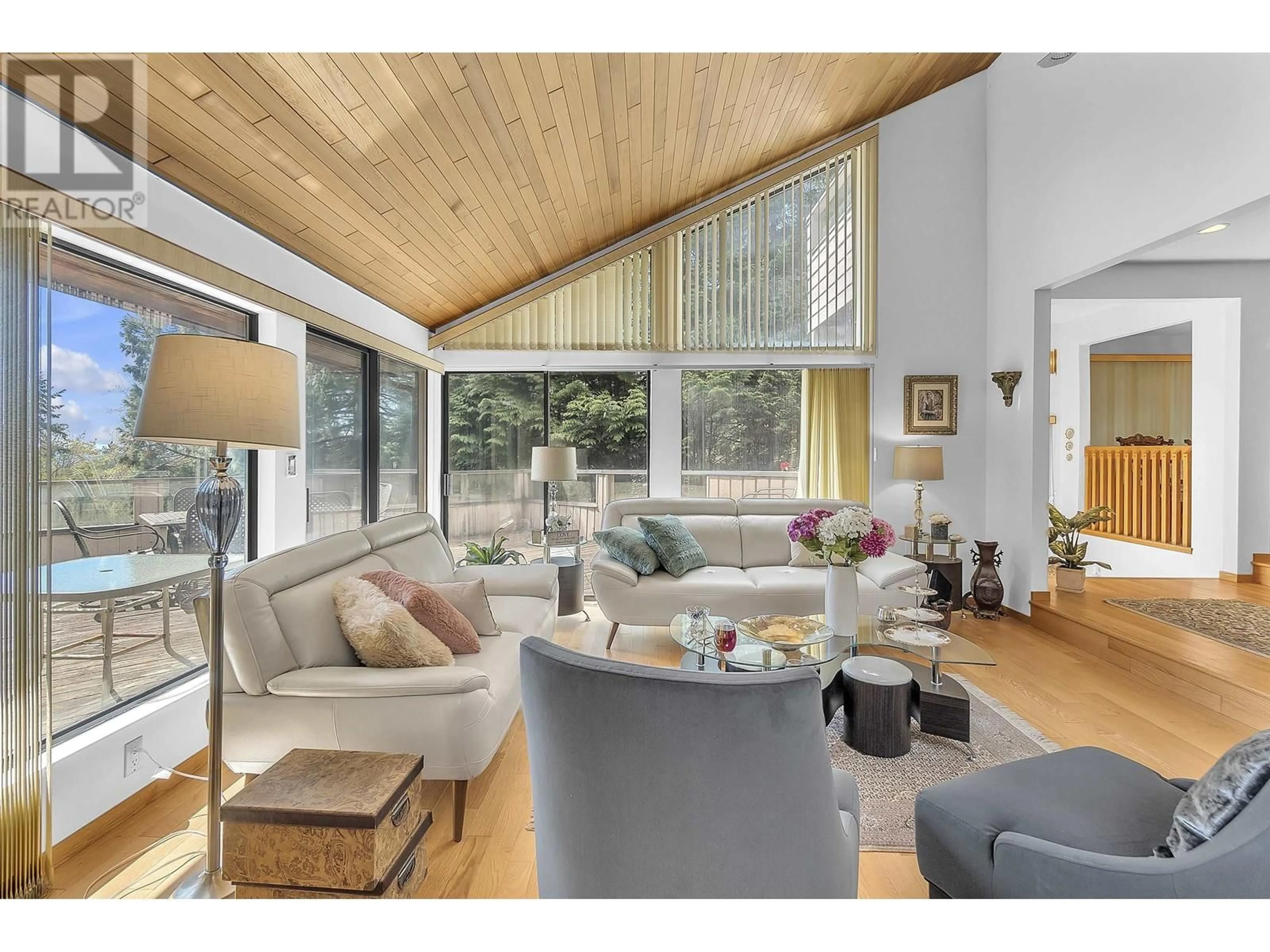 Living room with furniture, wood/laminate floor for 5628 SUMAC PLACE, North Vancouver British Columbia V7R4T6