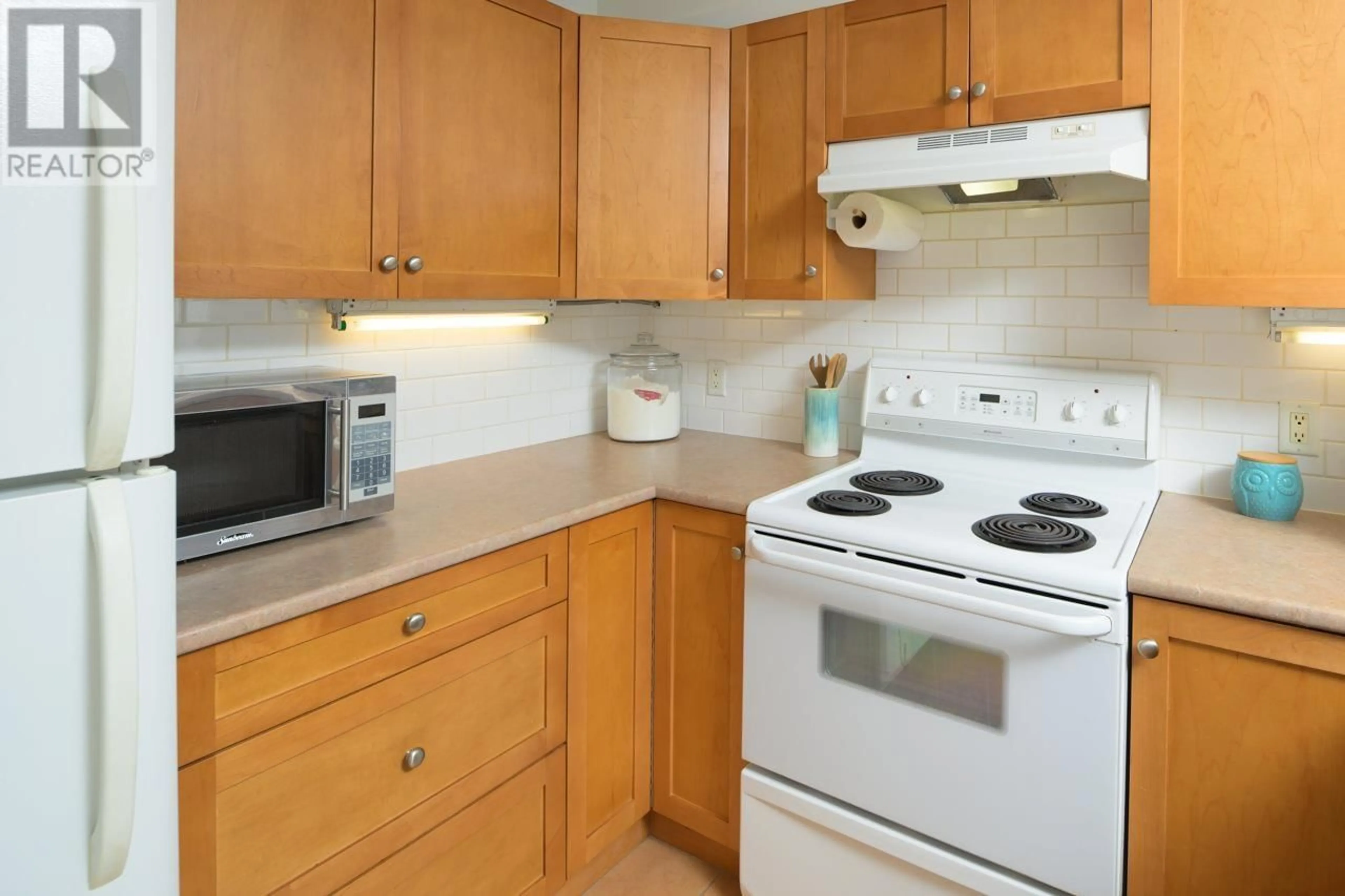 Standard kitchen, unknown for 210 15 SMOKEY SMITH PLACE, New Westminster British Columbia V3L5V7