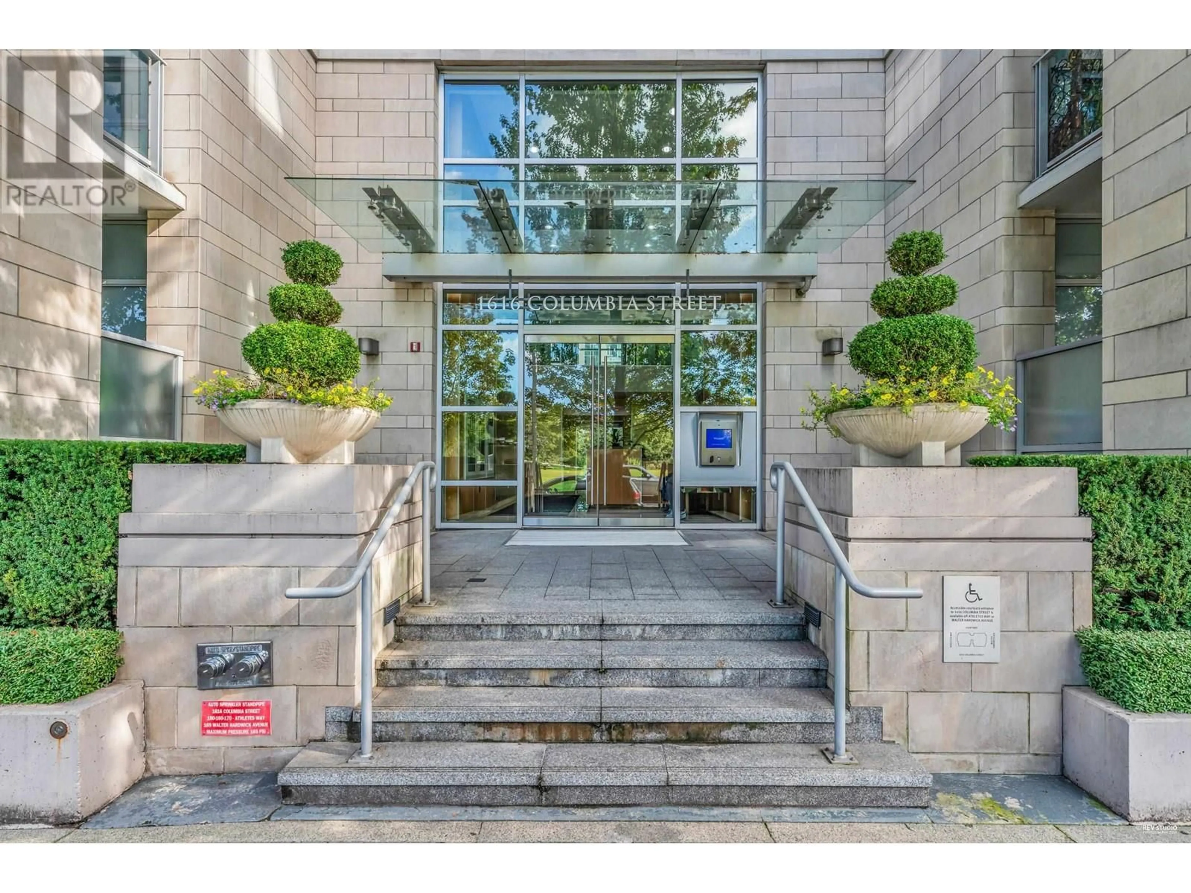 Indoor foyer for 601 1616 COLUMBIA STREET, Vancouver British Columbia V5Y0B7