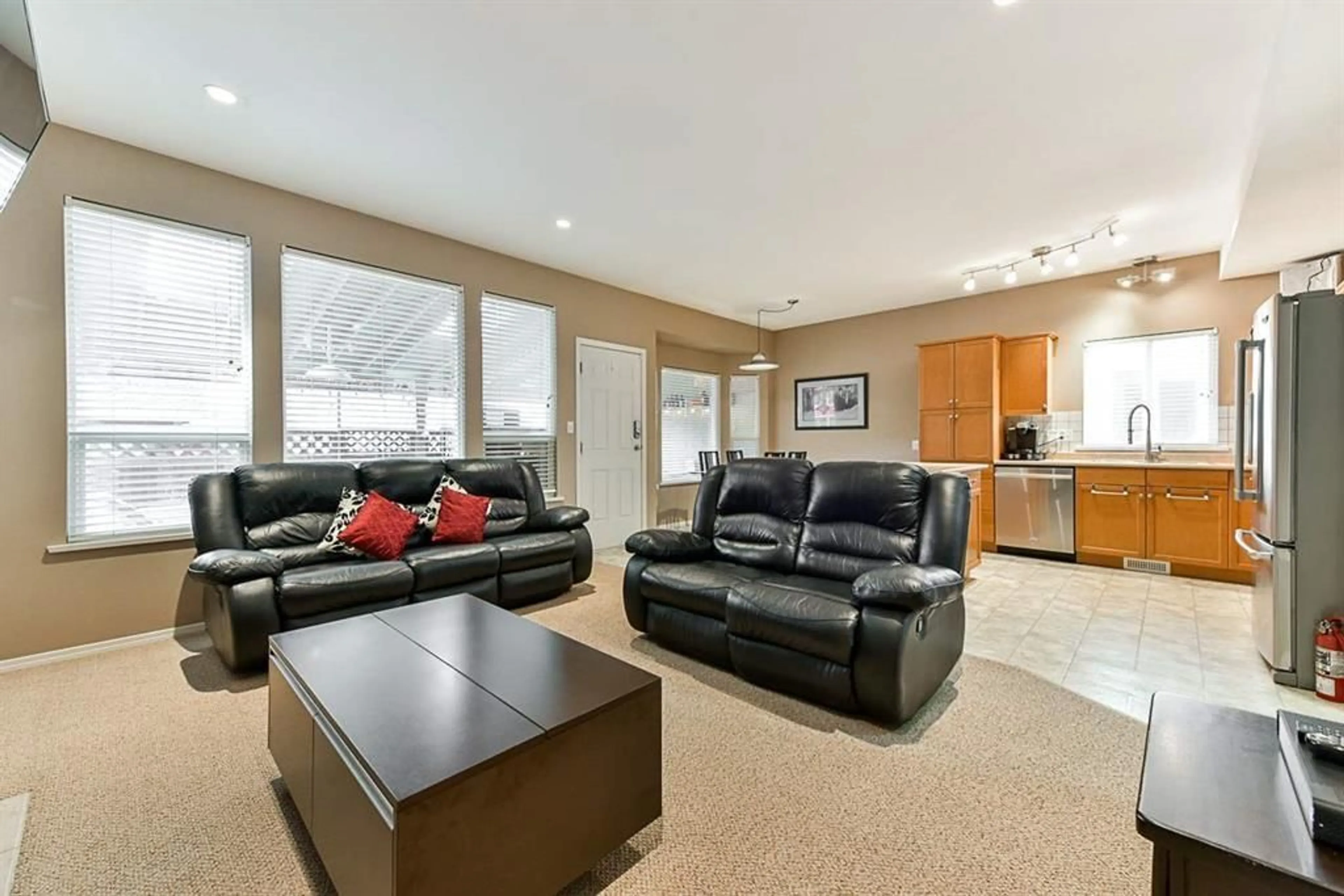 Living room with furniture, unknown for 2043 PROBERT ROAD|Agassiz, Agassiz British Columbia V0M1A1