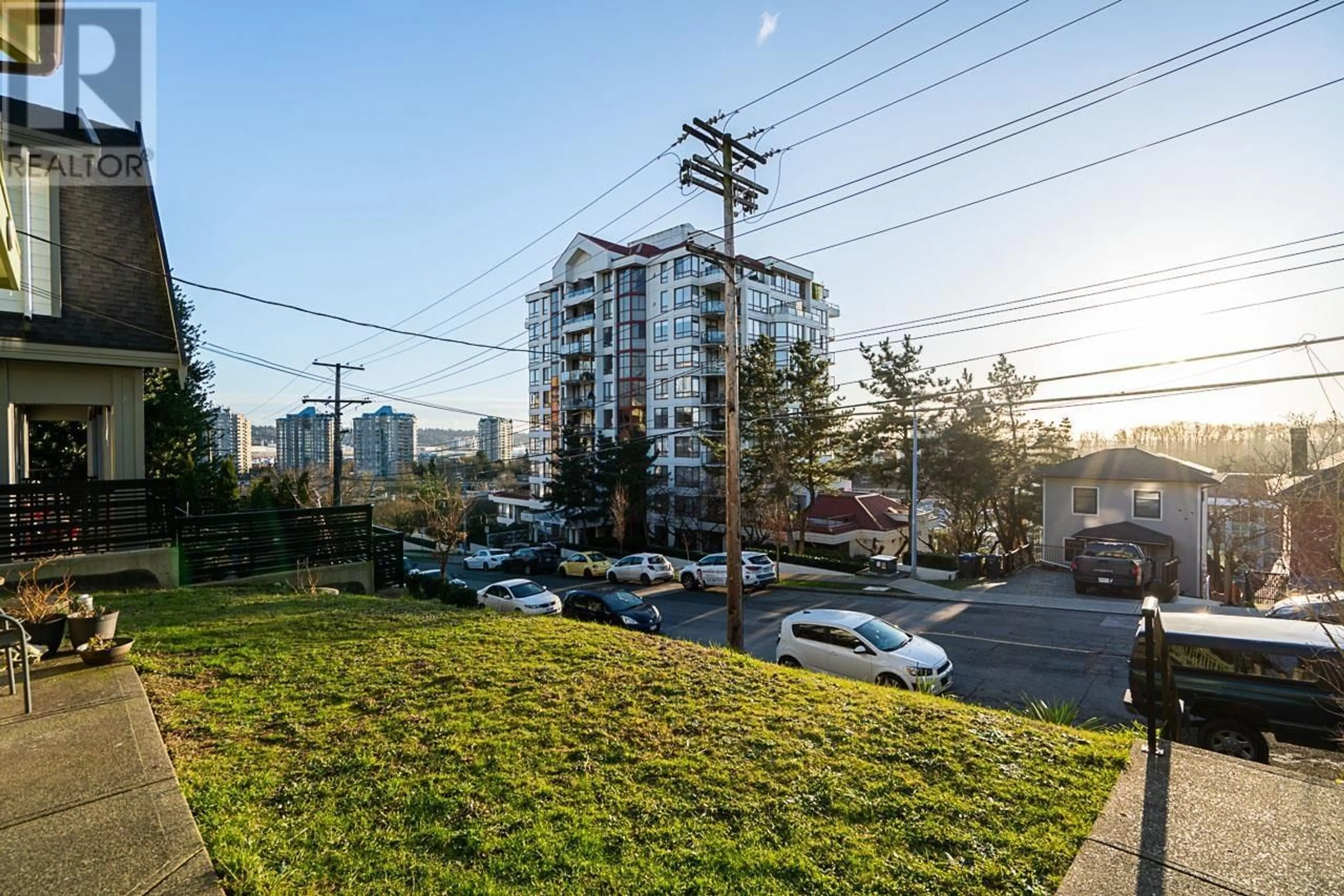 A pic from outside/outdoor area/front of a property/back of a property/a pic from drone, street for 233 ELEVENTH STREET, New Westminster British Columbia V3M4C8